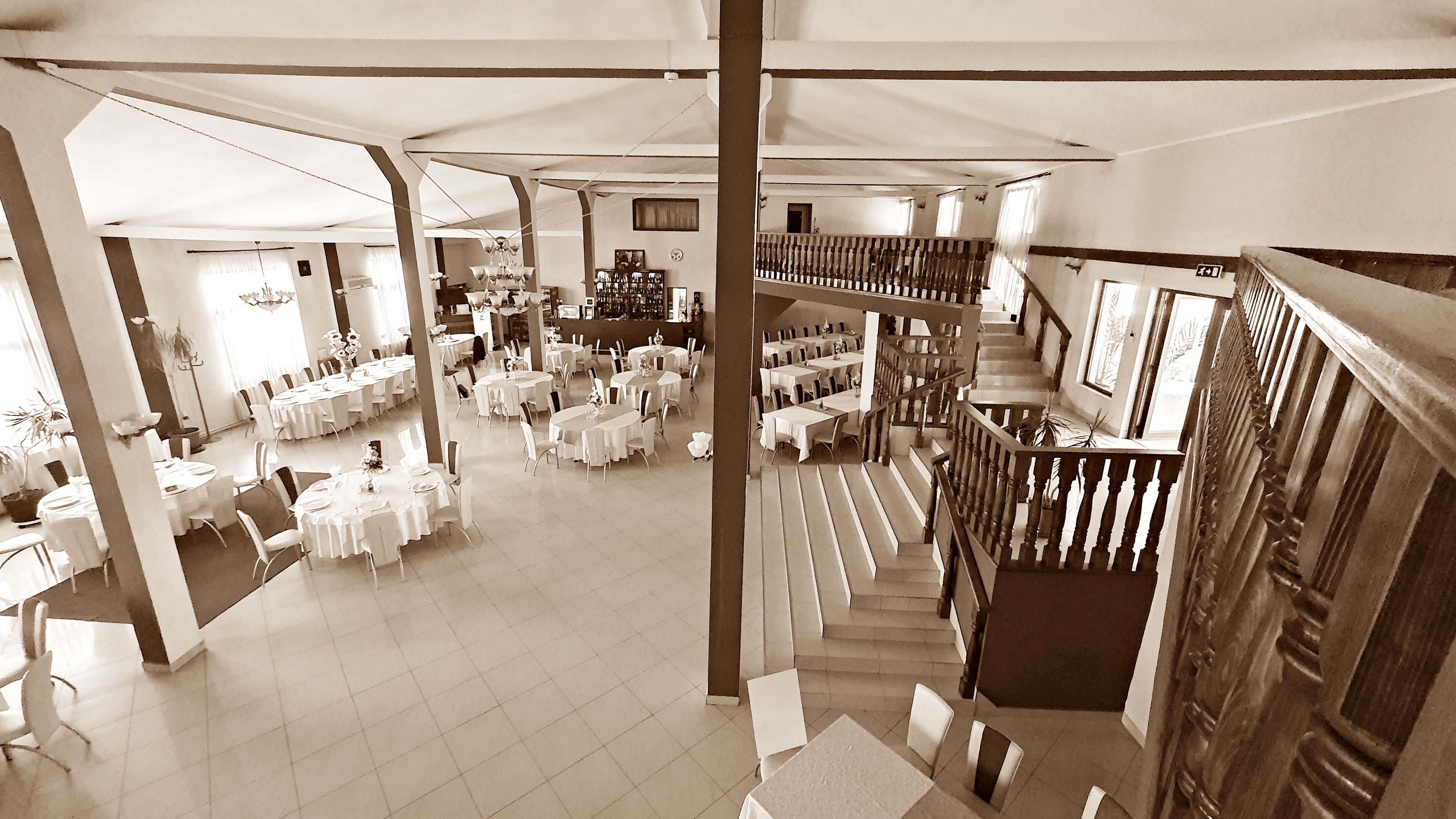 Afacere/Restaurant -Salon evenimente capacitate 600 persoane - foto 4