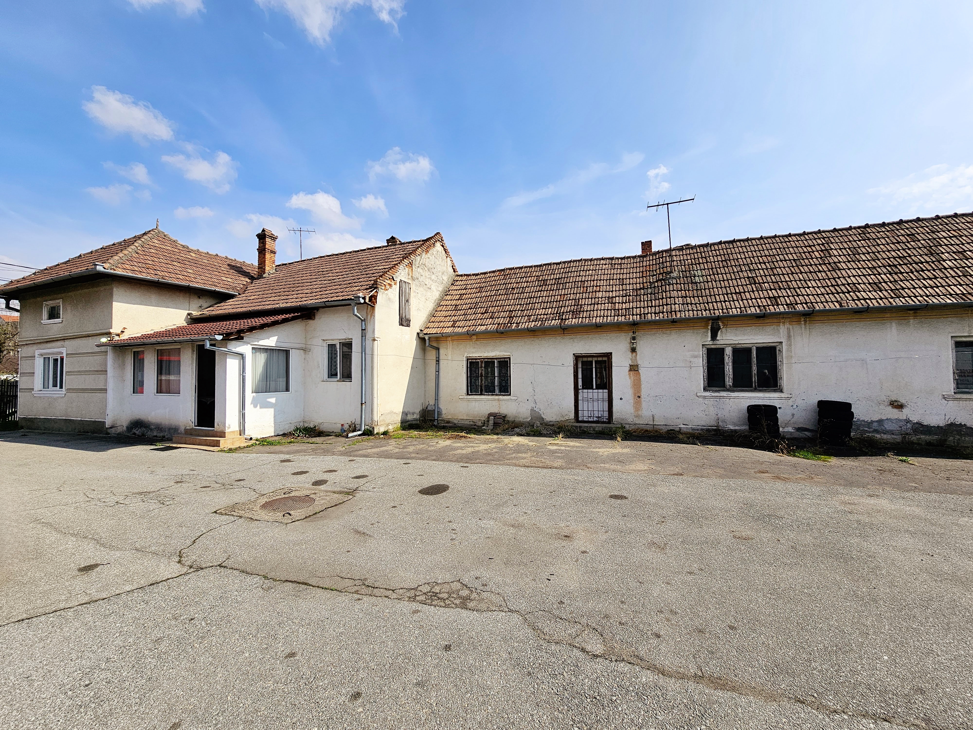 Casa 6 camere, garaj dublu, 1118 mp teren, ultracentral - Alba Iulia