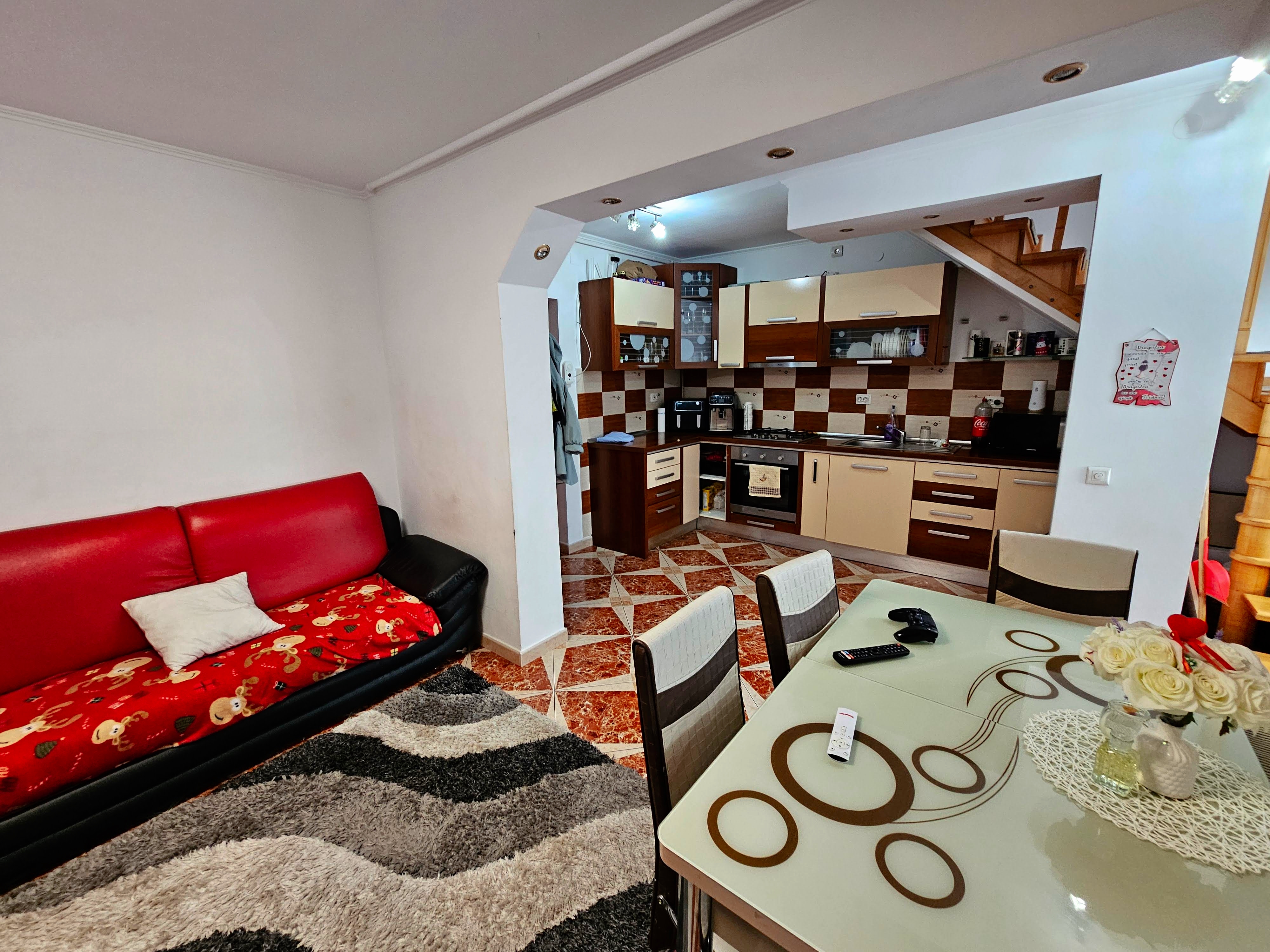 Apartament 3 camere, cu scara interioara, et.2, zona Kaufland Cetate - foto 4