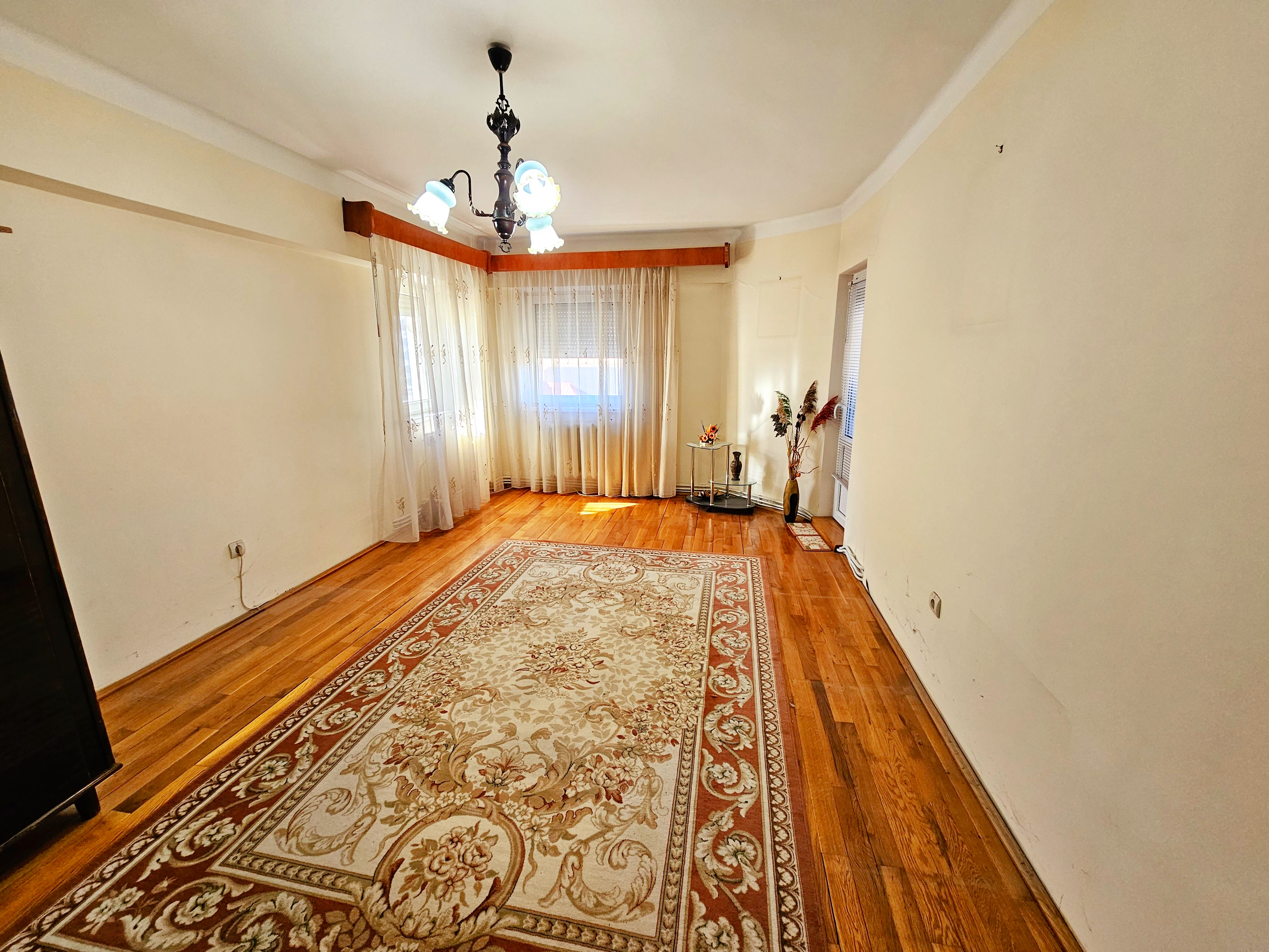 Apartament 3 camere, 75 mp utili, etaj 1, ultracentral - Alba Iulia