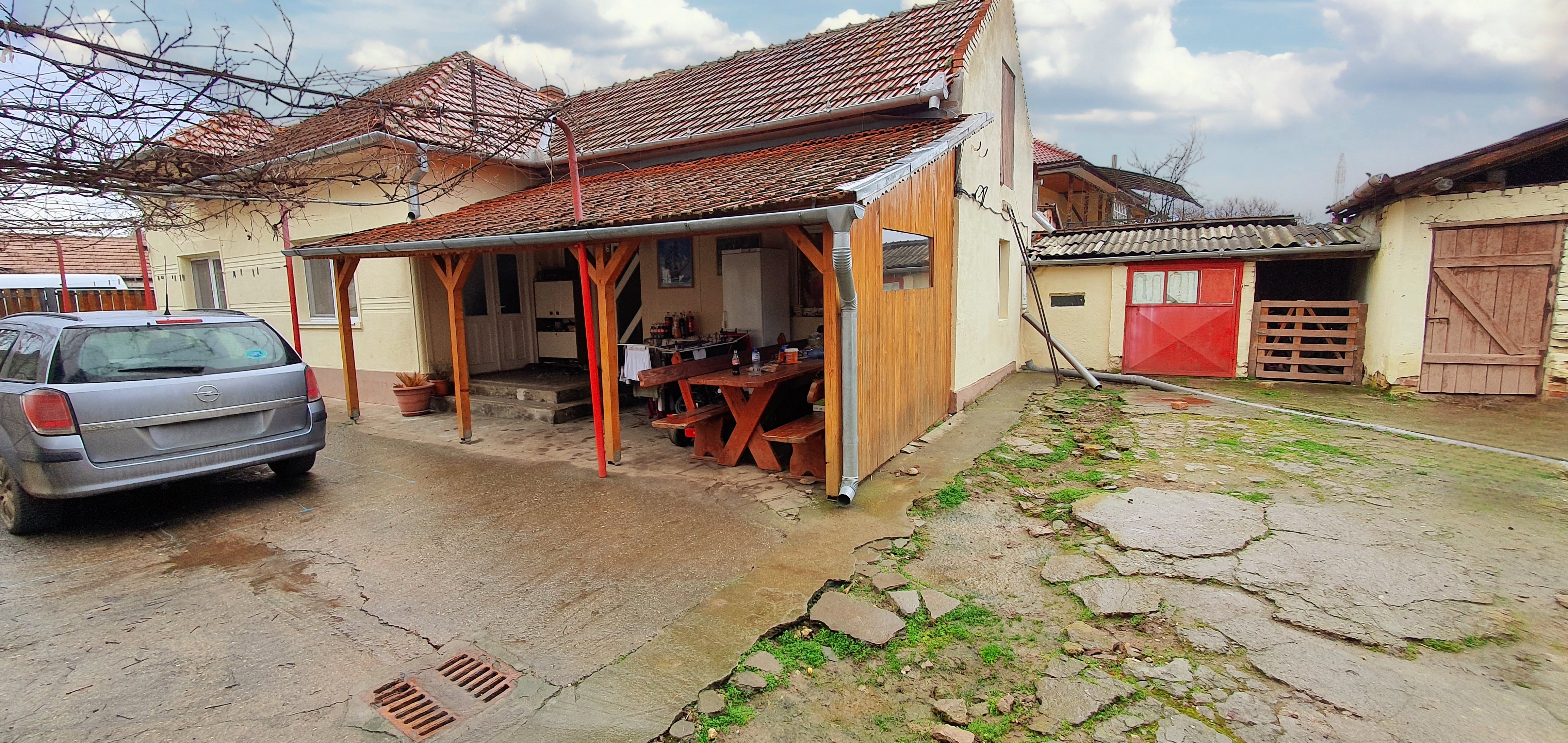 Teren intravilan cu casa, 1173 mp, la asfalt, zona Cetate - foto 2