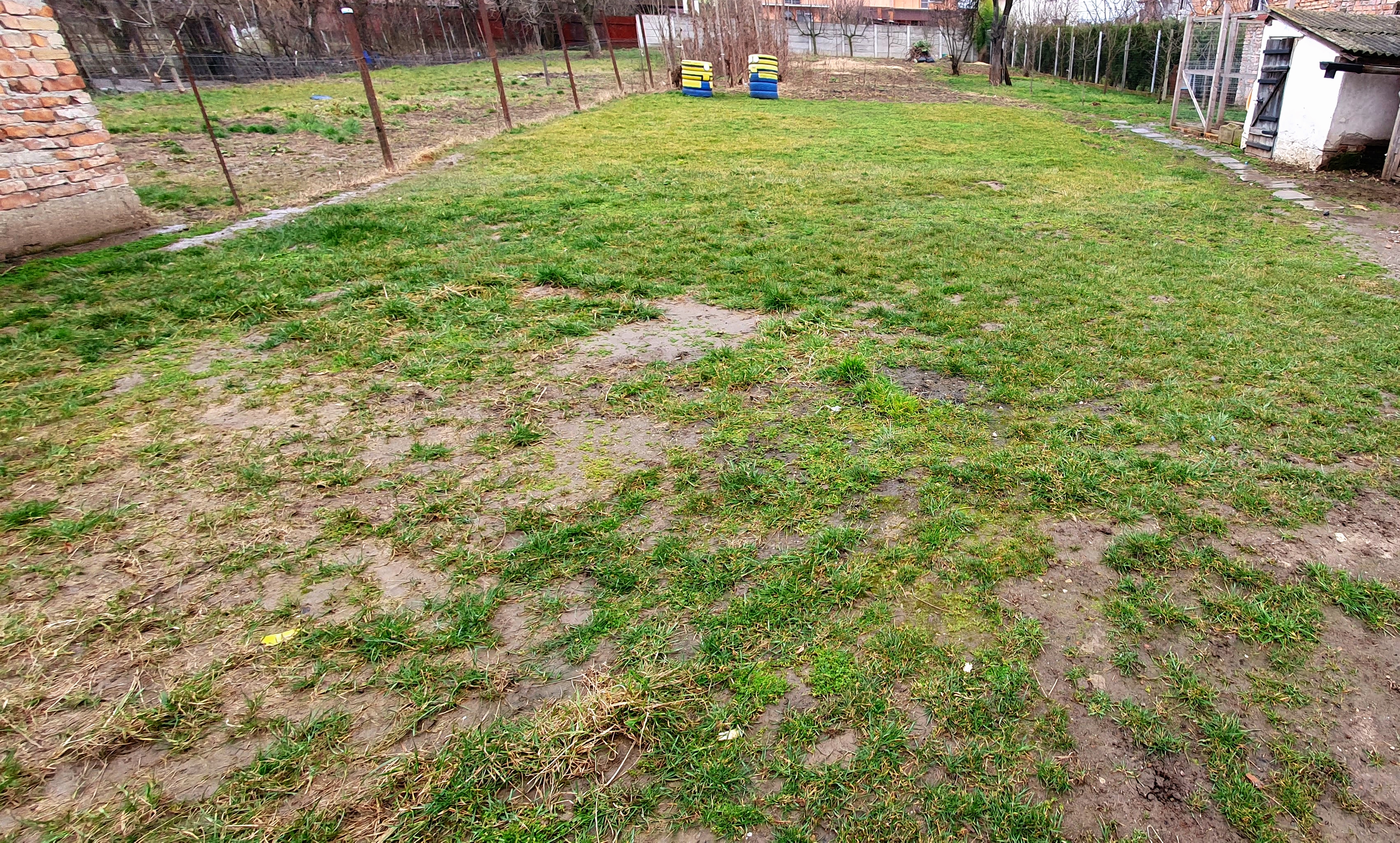 Teren intravilan cu casa, 1173 mp, la asfalt, zona Cetate - Alba Iulia