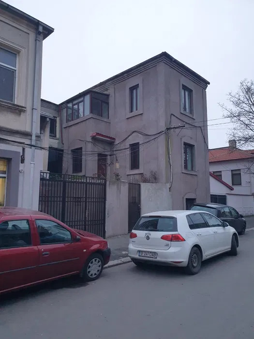 Vila centru Constanta str. Lahovari demisol total+parter +etaj1