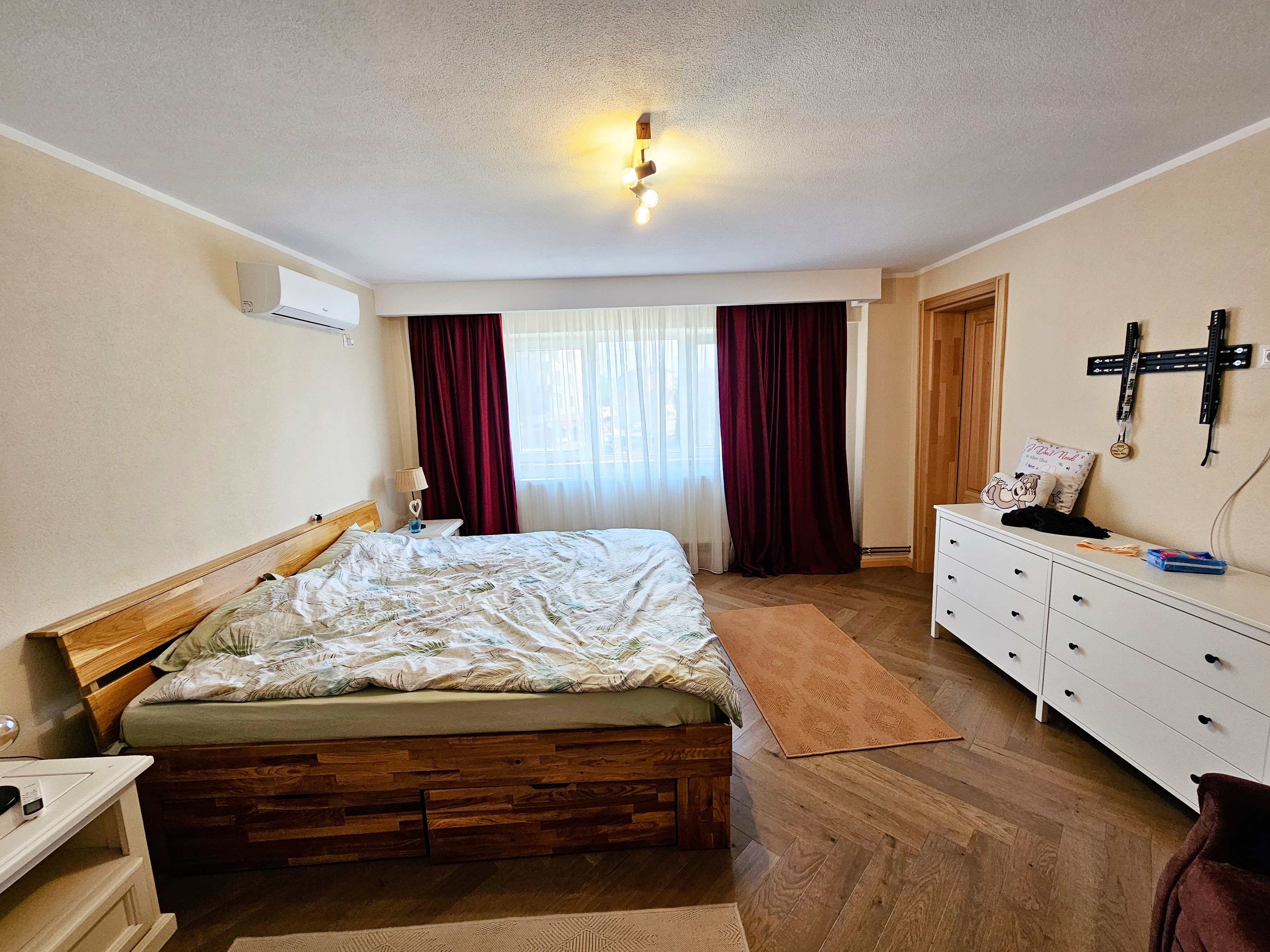 Apartament 3 camere, etaj 1 cu terasa, mobilat, utilat, zona Ampoi 3 - Alba Iulia