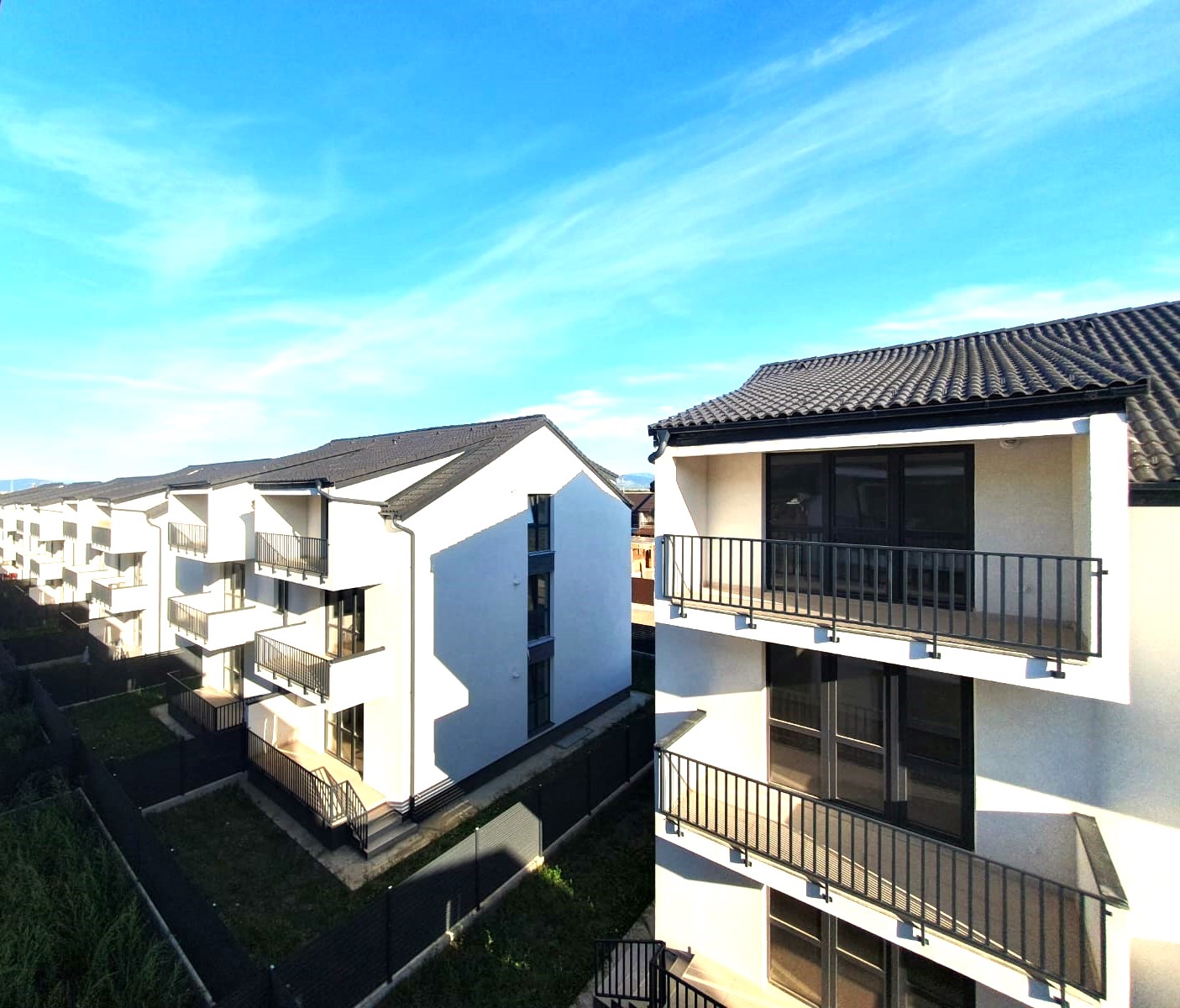 Apartament intabulat, 2 camere decomandate, bloc tip vilă, Sânpetru - Sanpetru