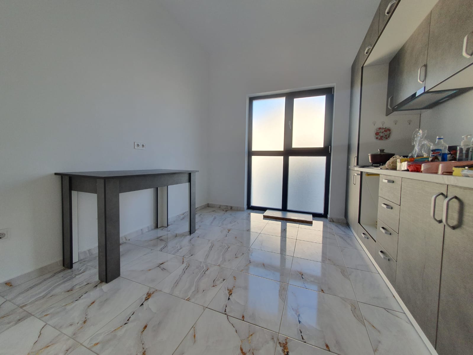 Apartament intabulat, 2 camere decomandate, bloc tip vilă, Sânpetru - foto 2