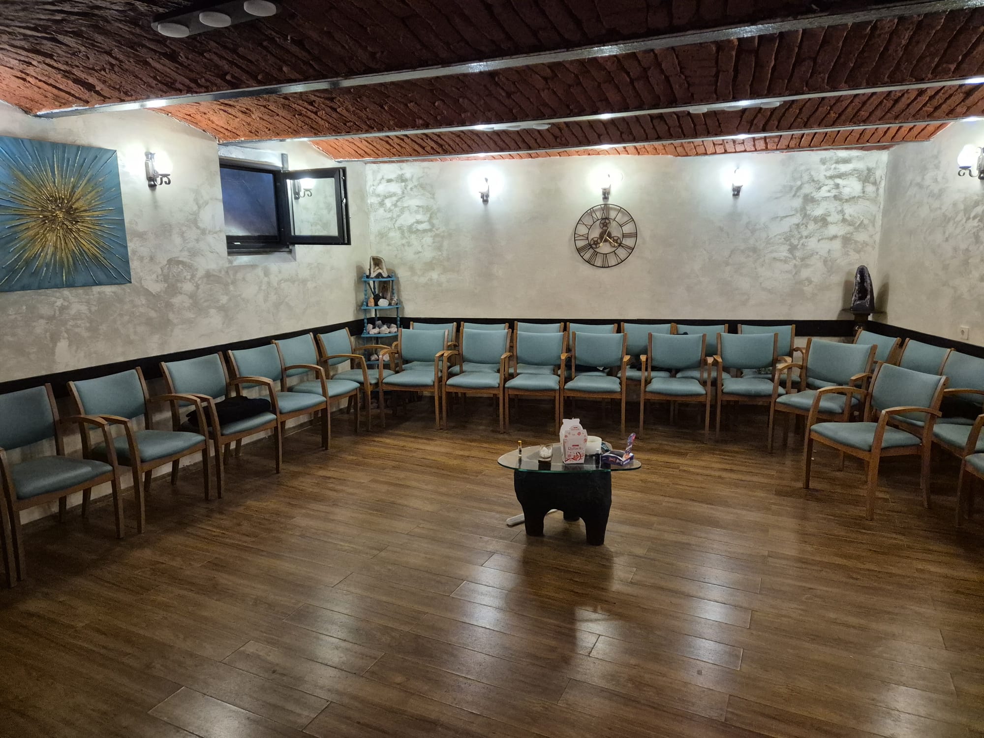 Str Lunga, zona Mielul Alb, spatiu comercial de 82mp tip crama, 129900 euro - foto 2