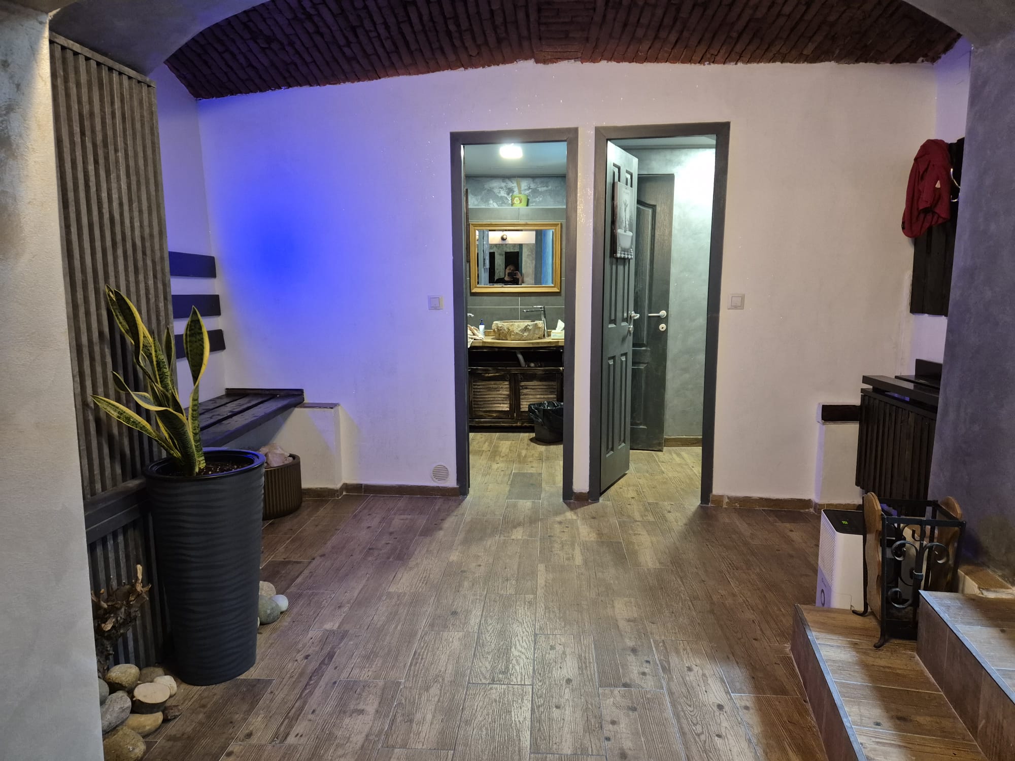 Str Lunga, zona Mielul Alb, spatiu comercial de 82mp tip crama, 129900 euro - foto 4