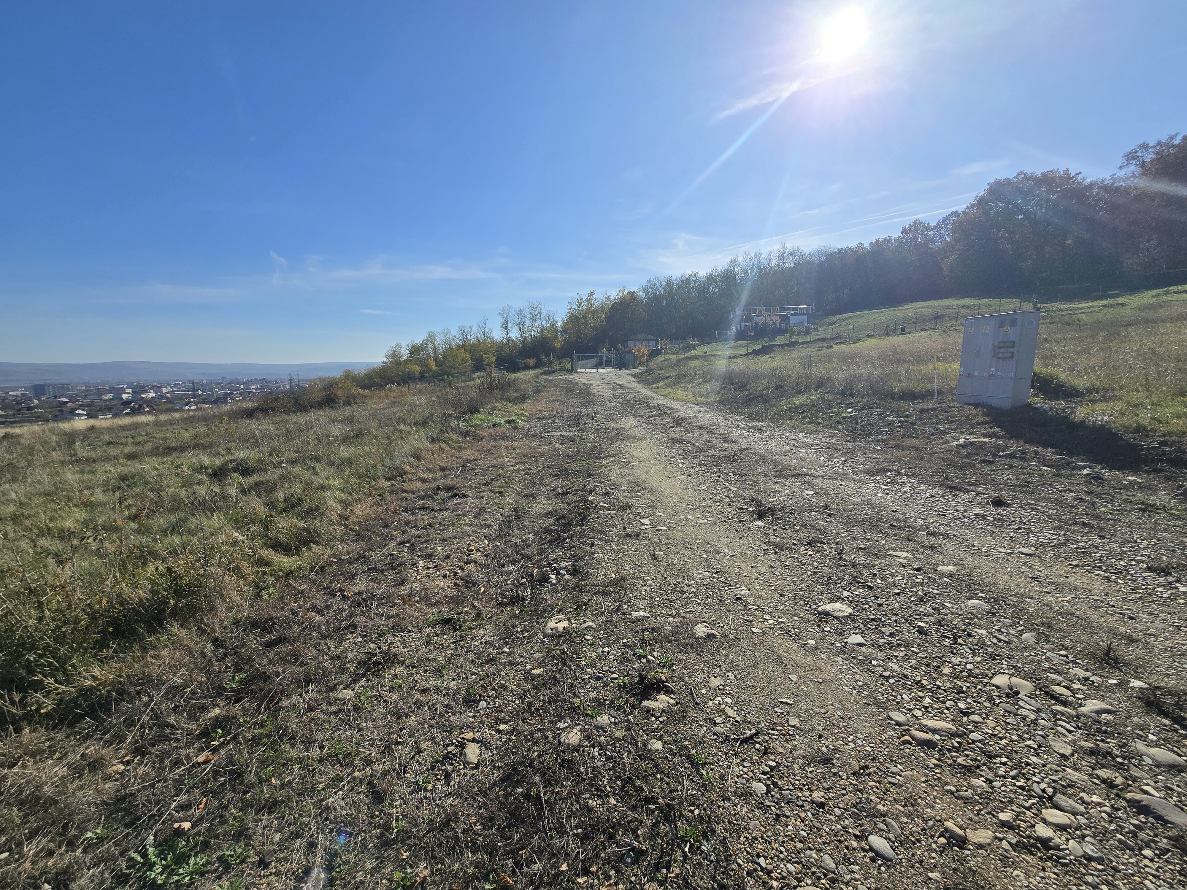 Teren 660mp Intravilan cu Utilitati, Sub Padure - foto 2