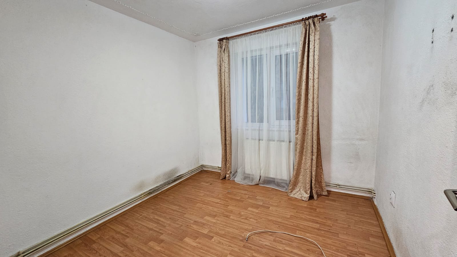 Apartament 2 camere,  bloc izolat, parter-zona Florilor. - foto 2
