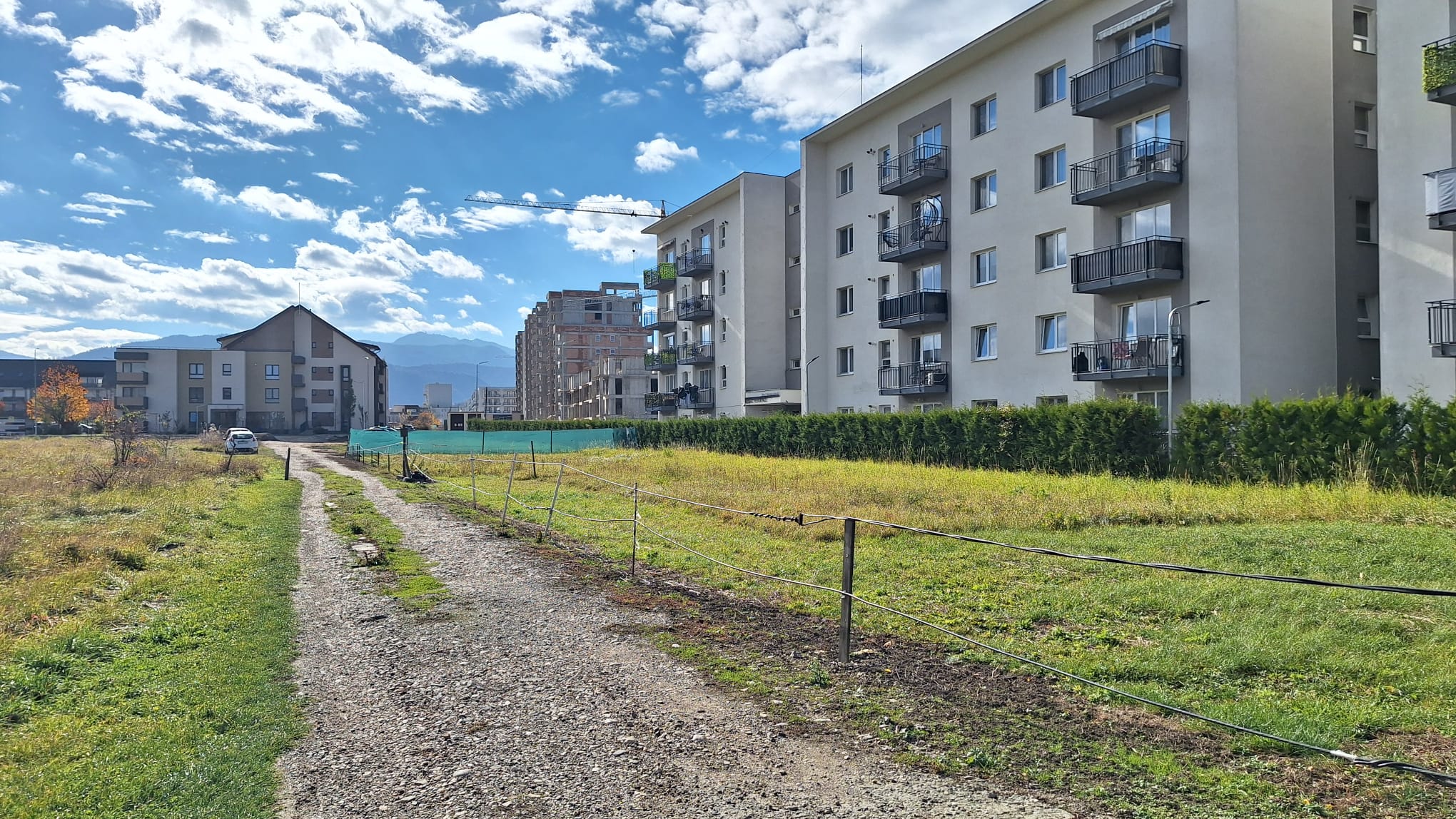 Inchiriere teren 1000mp in zona rezidentiala din Tractoru, 500 euro/luna - Brasov