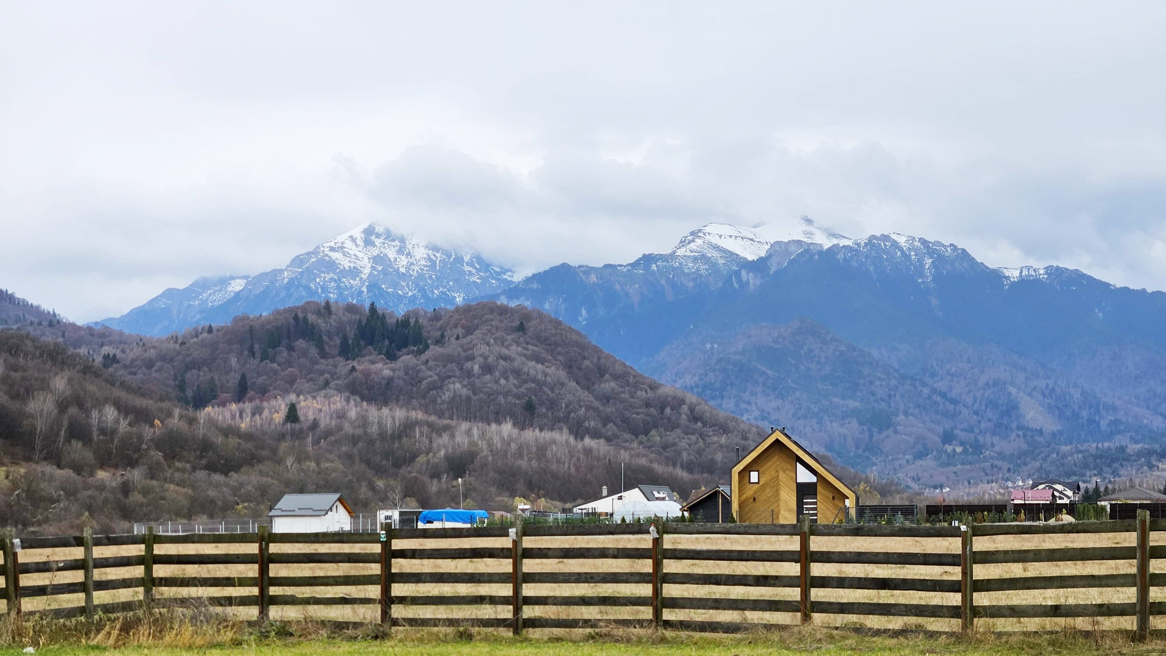 Rasnov -Glejarie 1000 mp front 42m posibilitate duplex sau 2 constructii - Rasnov