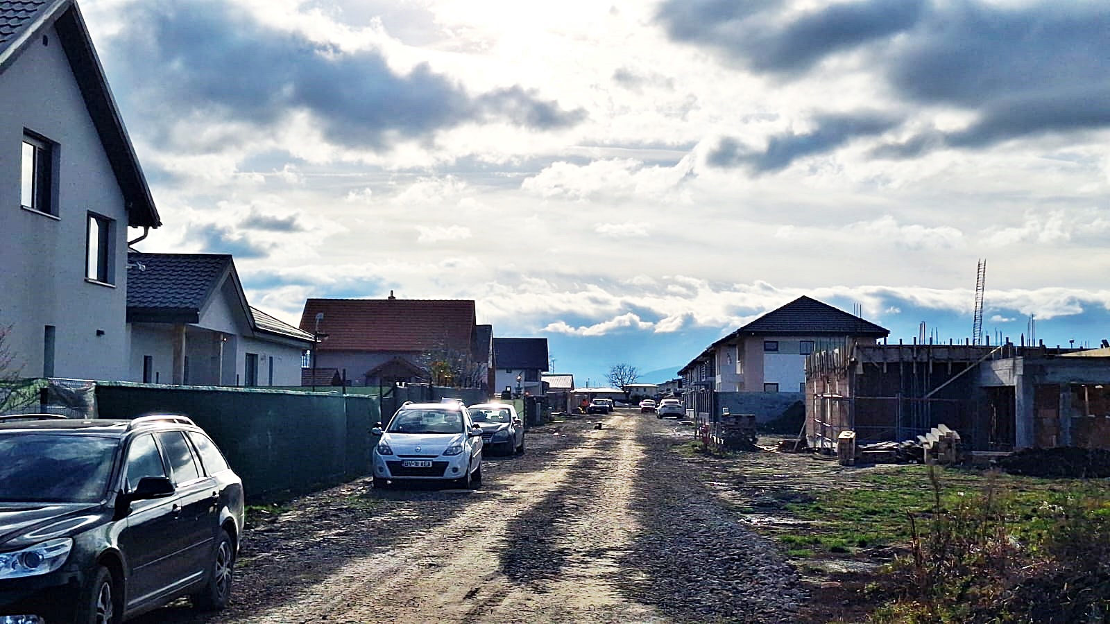 Vând teren comuna Cristian jud Brașov 714 metri patrați preț 78.000 E - foto 3