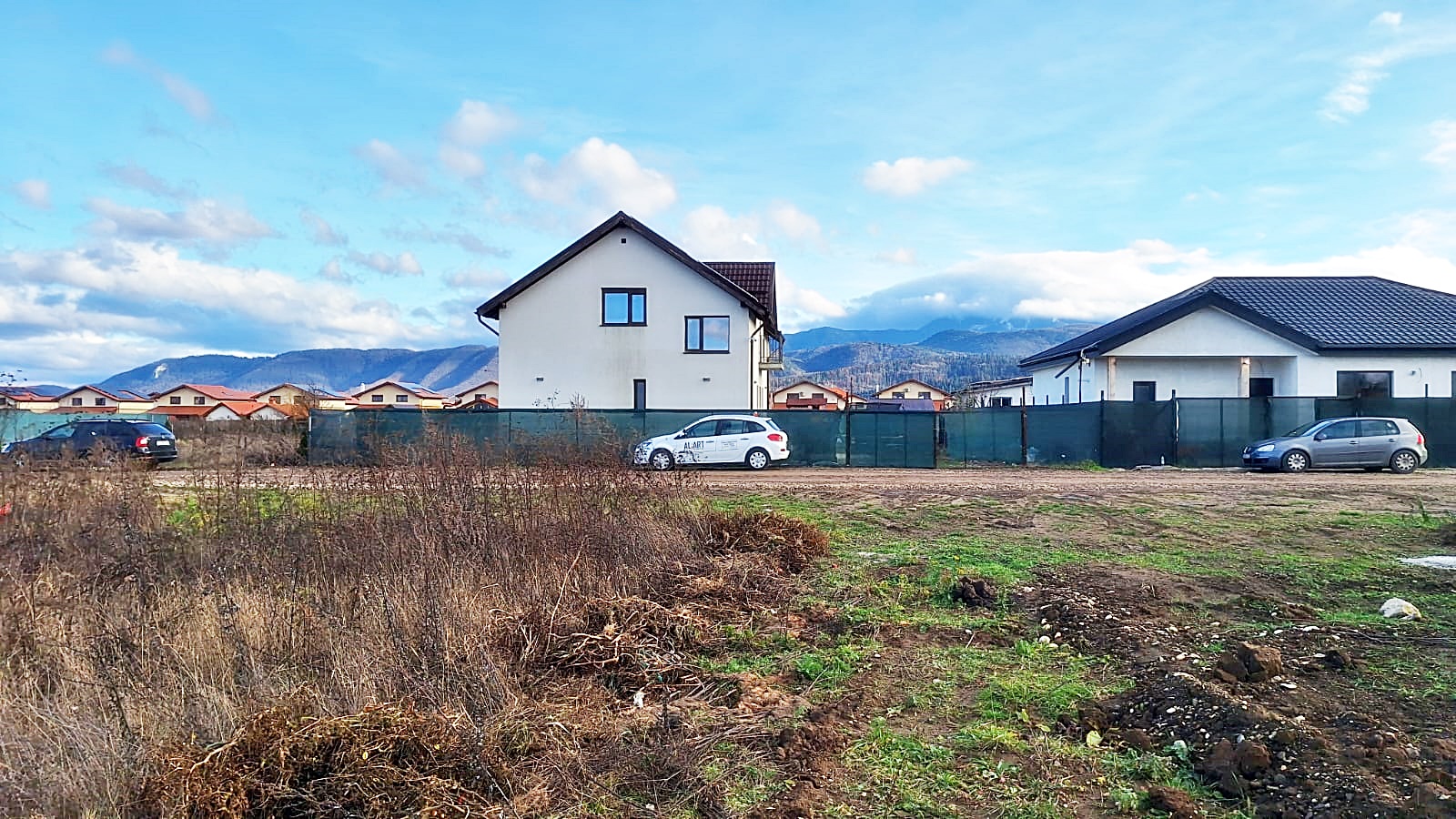 Vând teren comuna Cristian jud Brașov 714 metri patrați preț 78.000 E - foto 4