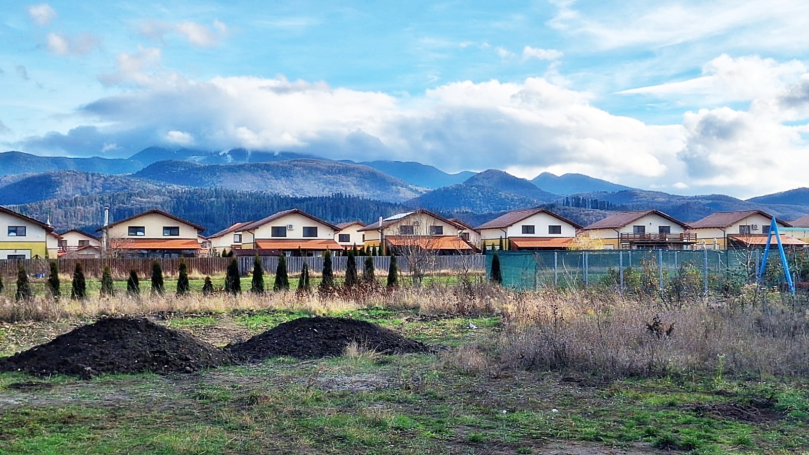 Vând teren comuna Cristian jud Brașov 714 metri patrați preț 78.000 E - Cristian