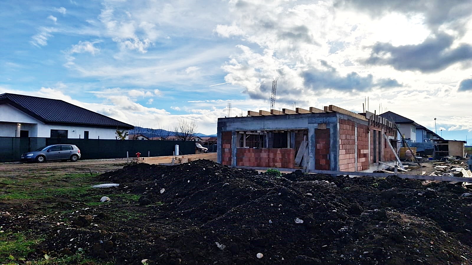 Vând teren comuna Cristian jud Brașov 714 metri patrați preț 78.000 E - foto 5