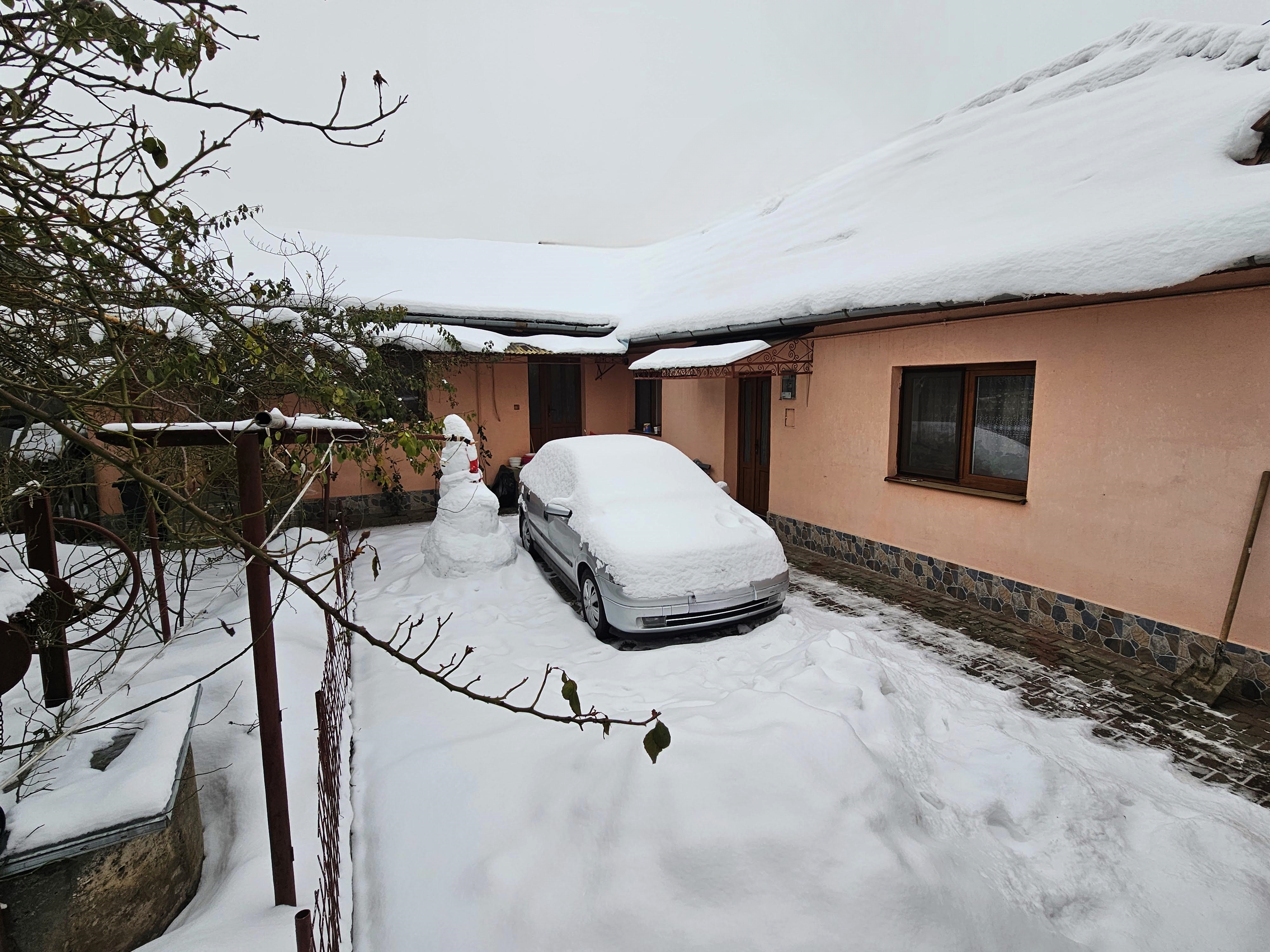 Casa locuibila cu 3 camere, cu pivnita, Cetate, zona Liceului Sportiv - Alba Iulia