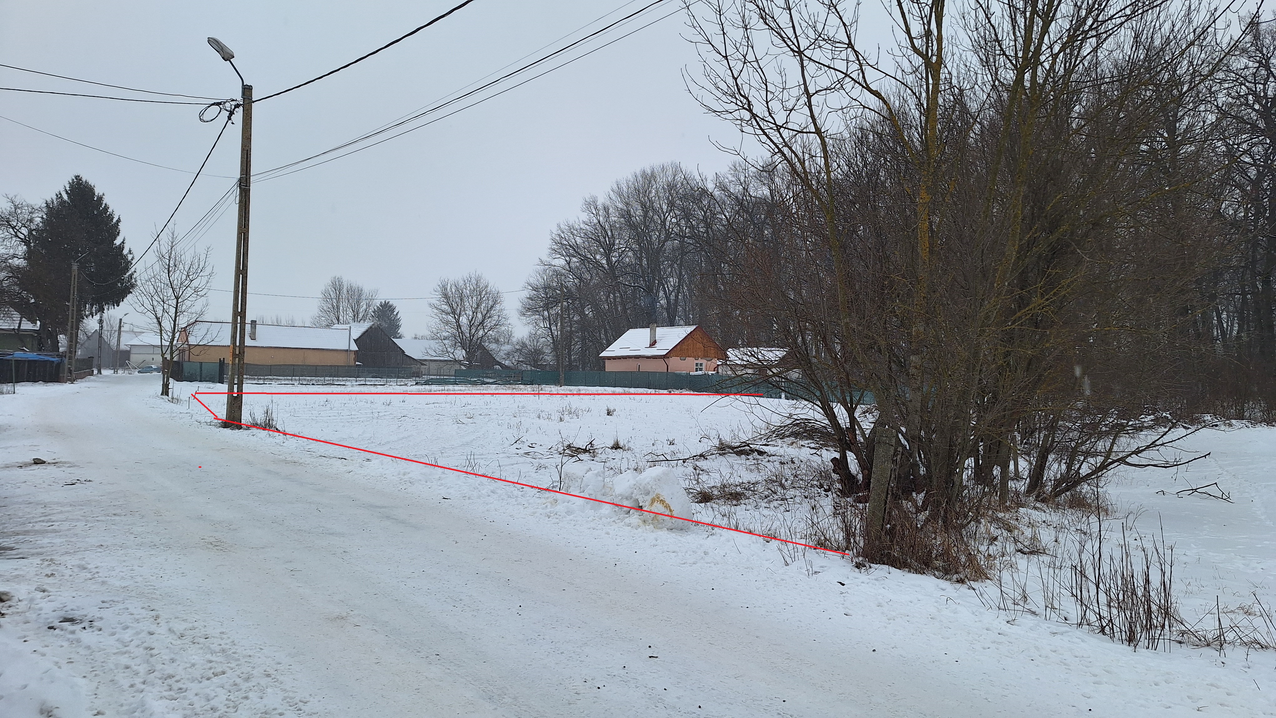Teren 1000mp intravilan la liziera padurii, acces din drum asfaltat. - foto 4