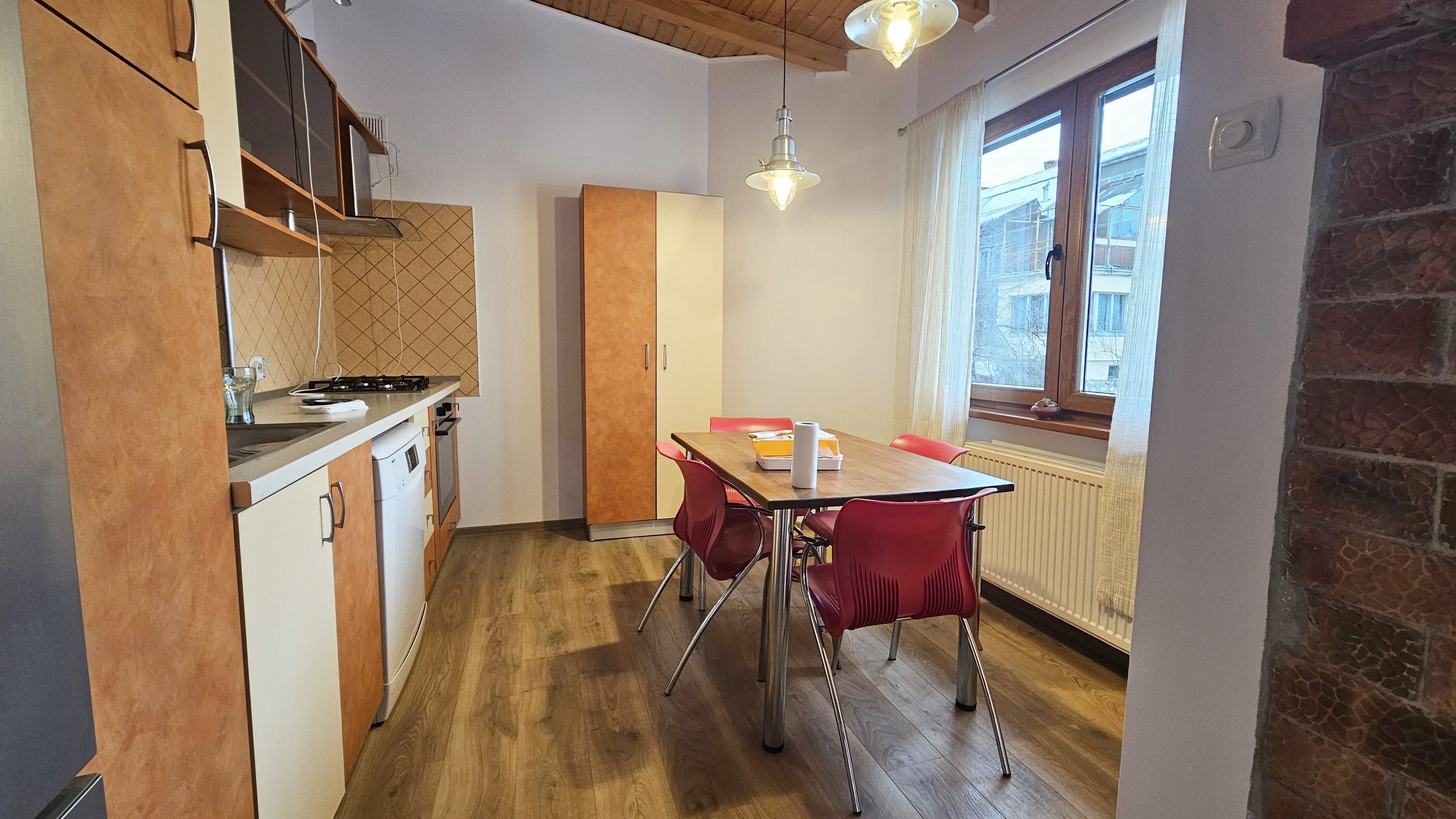 Apartament 3 camere premium în vilă, parter, garaj, acces separat – Central - foto 2