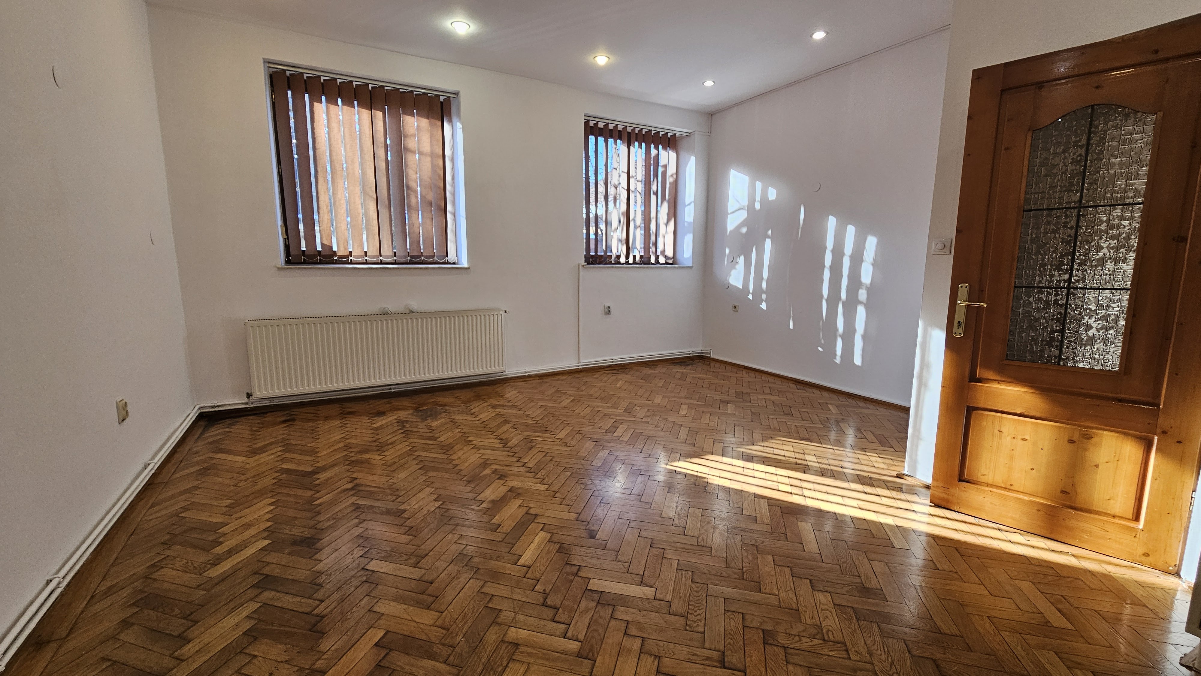 Str Lunga apartament pretabil birou/cabinet , parter stradal - foto 2