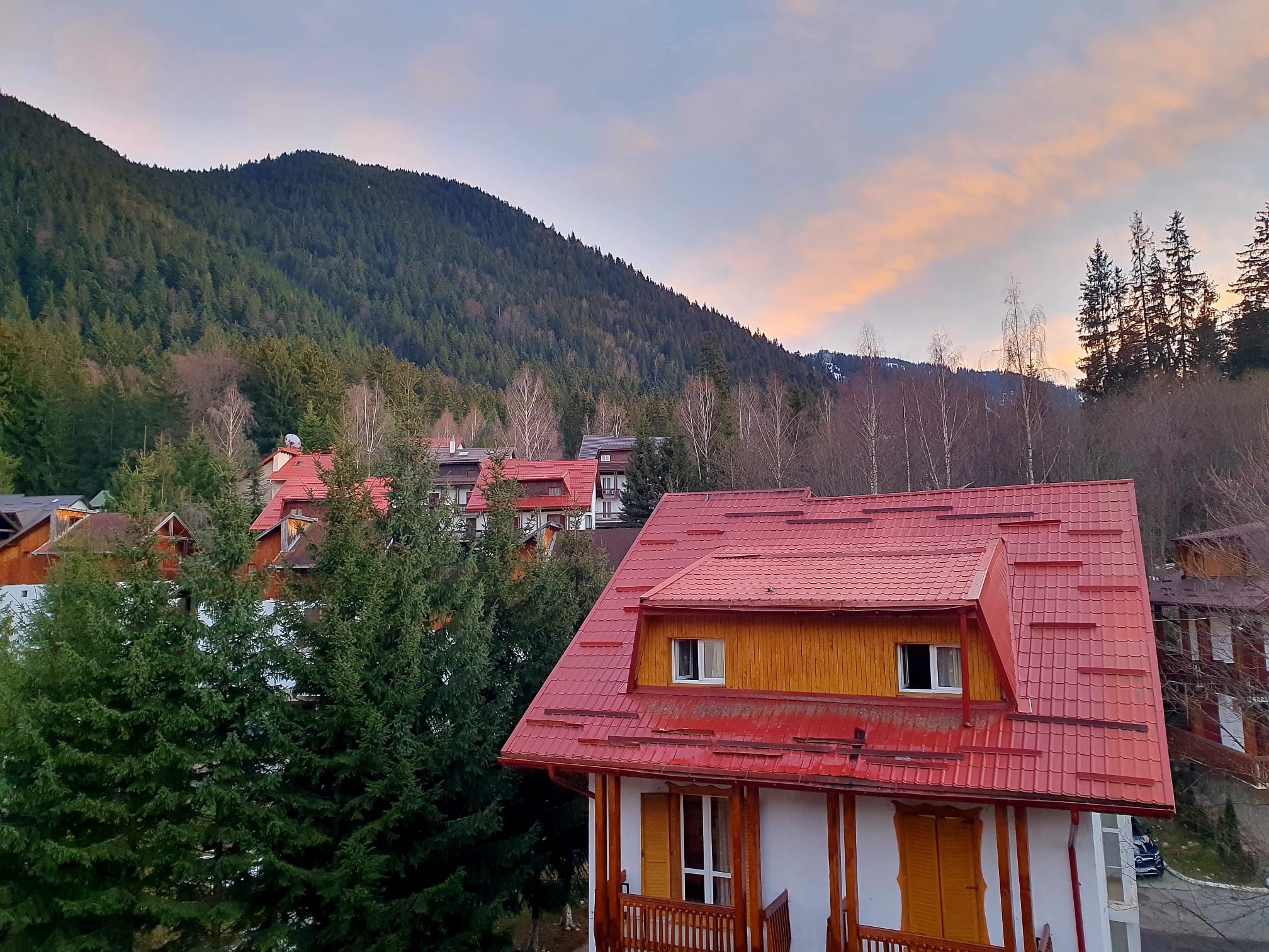 Comision 0 - Apartament în vilă, spațios, priveliște spre cabana Postăvaru - foto 2