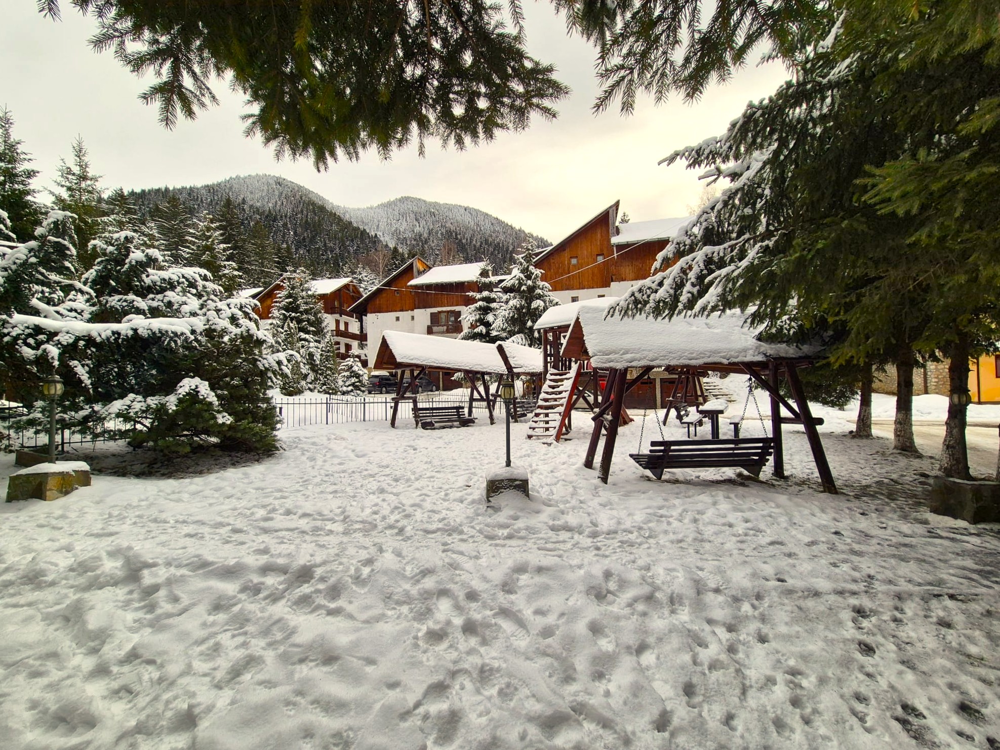 Comision 0 - Apartament în vilă, spațios, priveliște spre cabana Postăvaru - foto 4