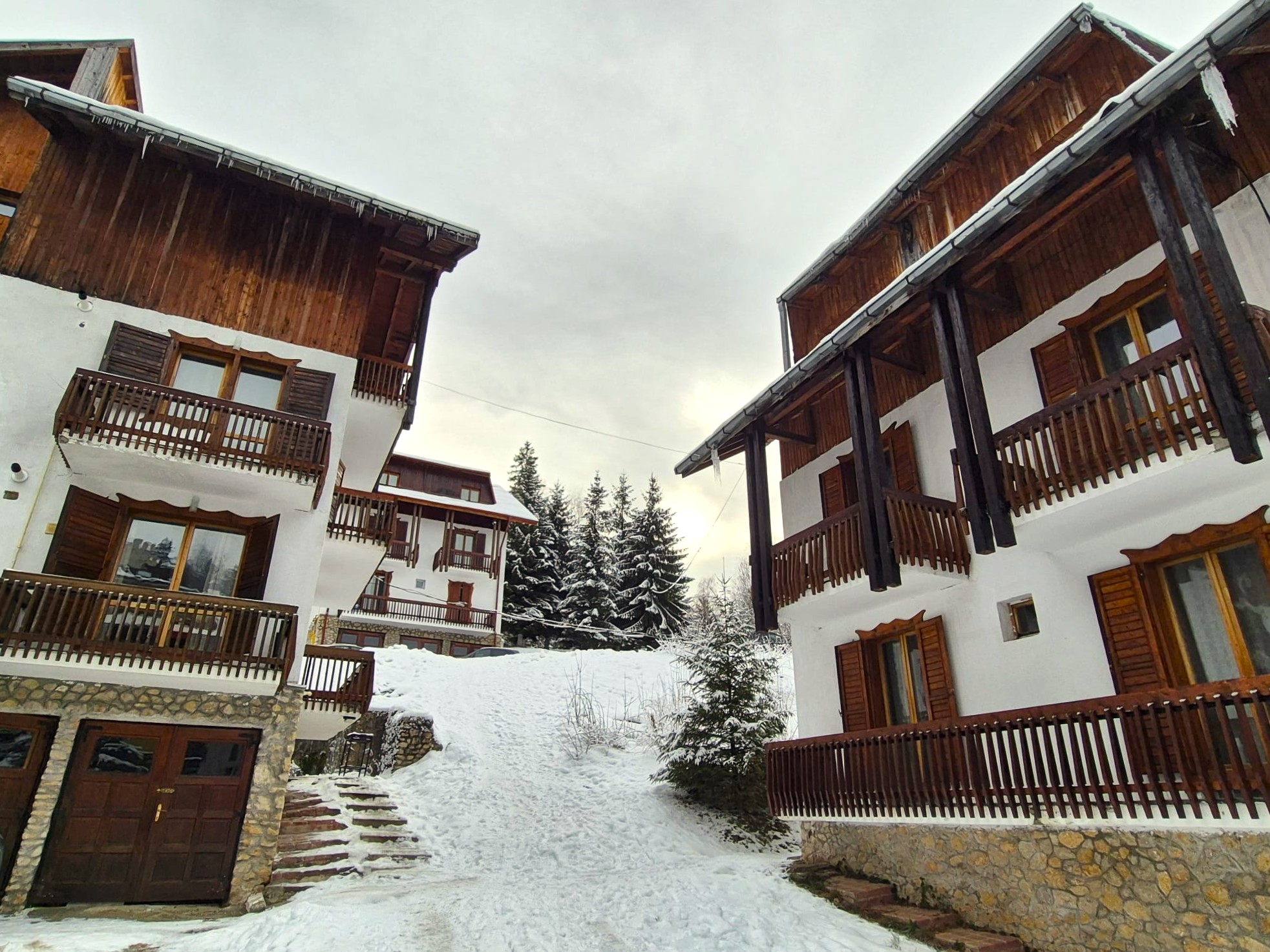 Comision 0 - Apartament în vilă, spațios, priveliște spre cabana Postăvaru - foto 5