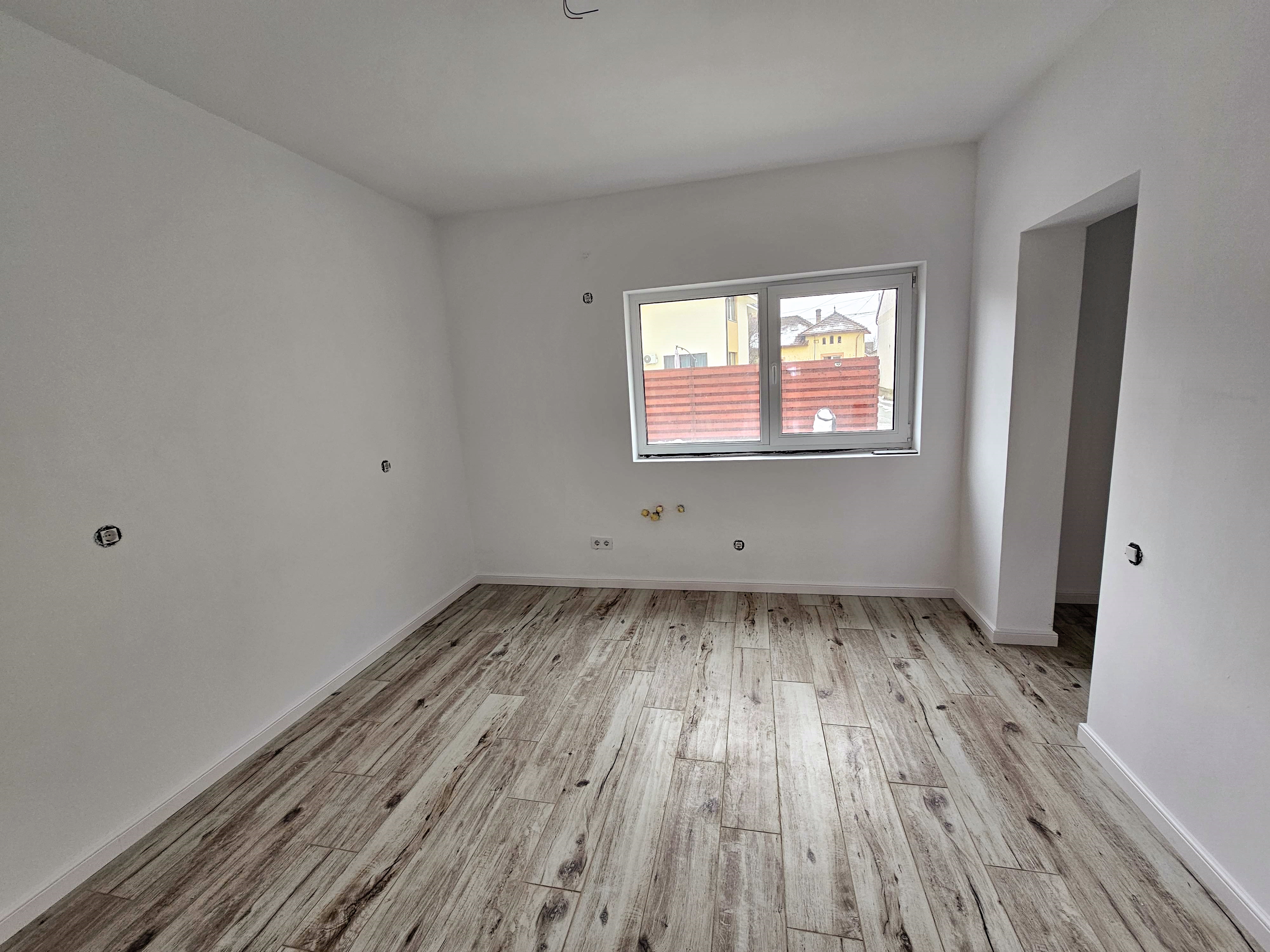 1/2 Duplex finisat 90%, 4 camere, 317 mp teren, zona Centru - foto 5