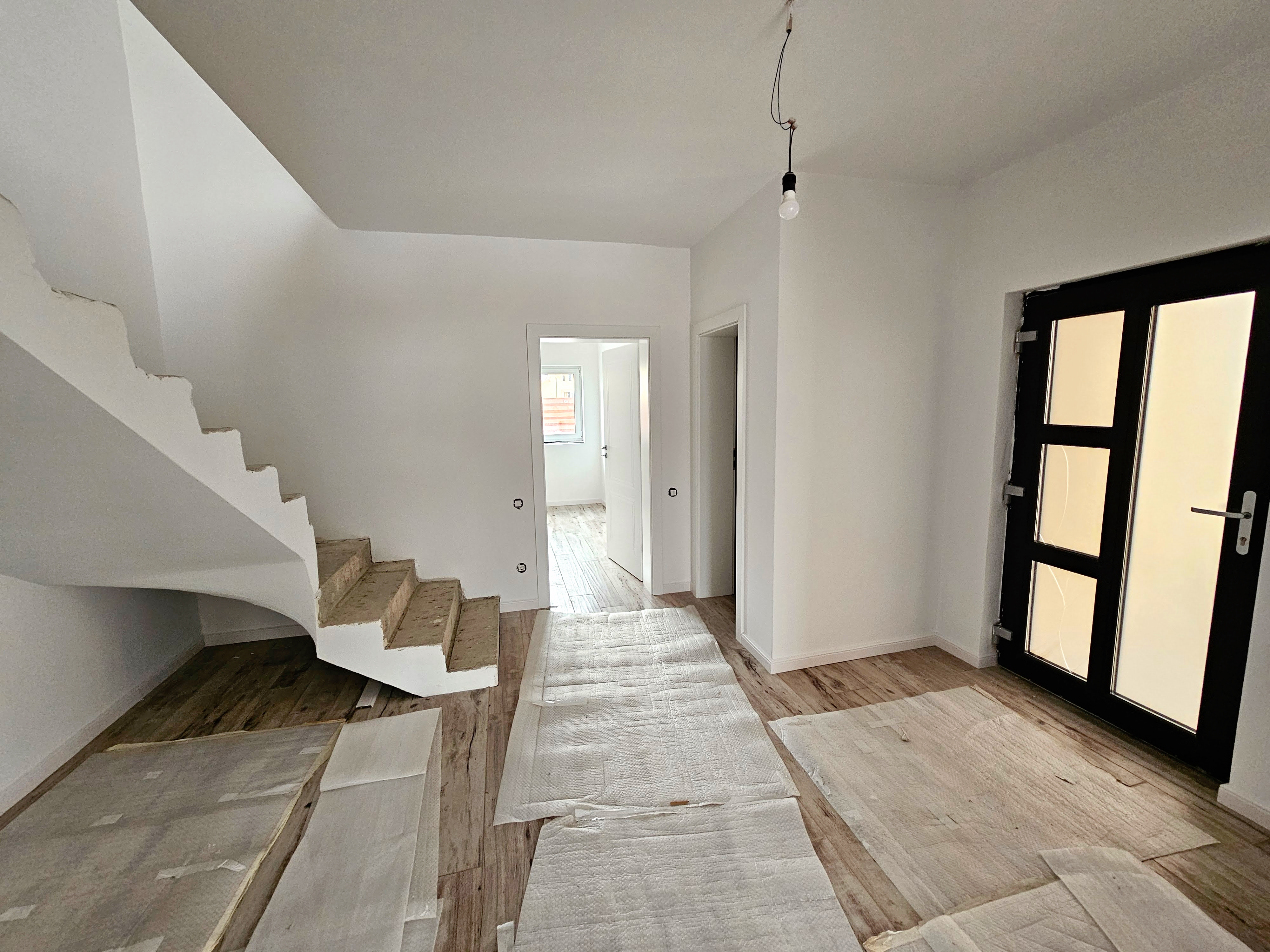 1/2 Duplex finisat 90%, 4 camere, 317 mp teren, zona Centru - foto 4