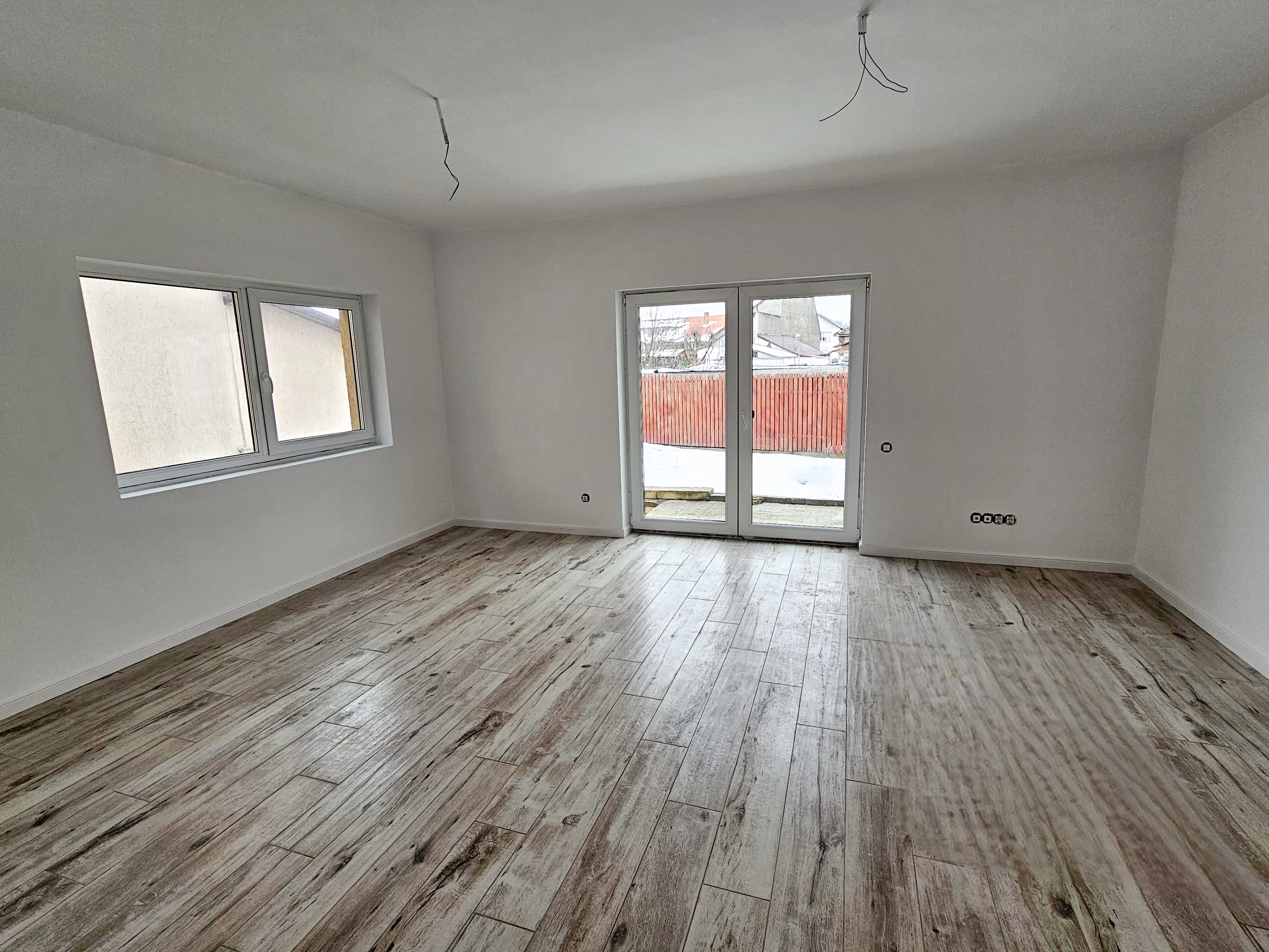 1/2 Duplex finisat 90%, 4 camere, 317 mp teren, zona Centru - foto 3