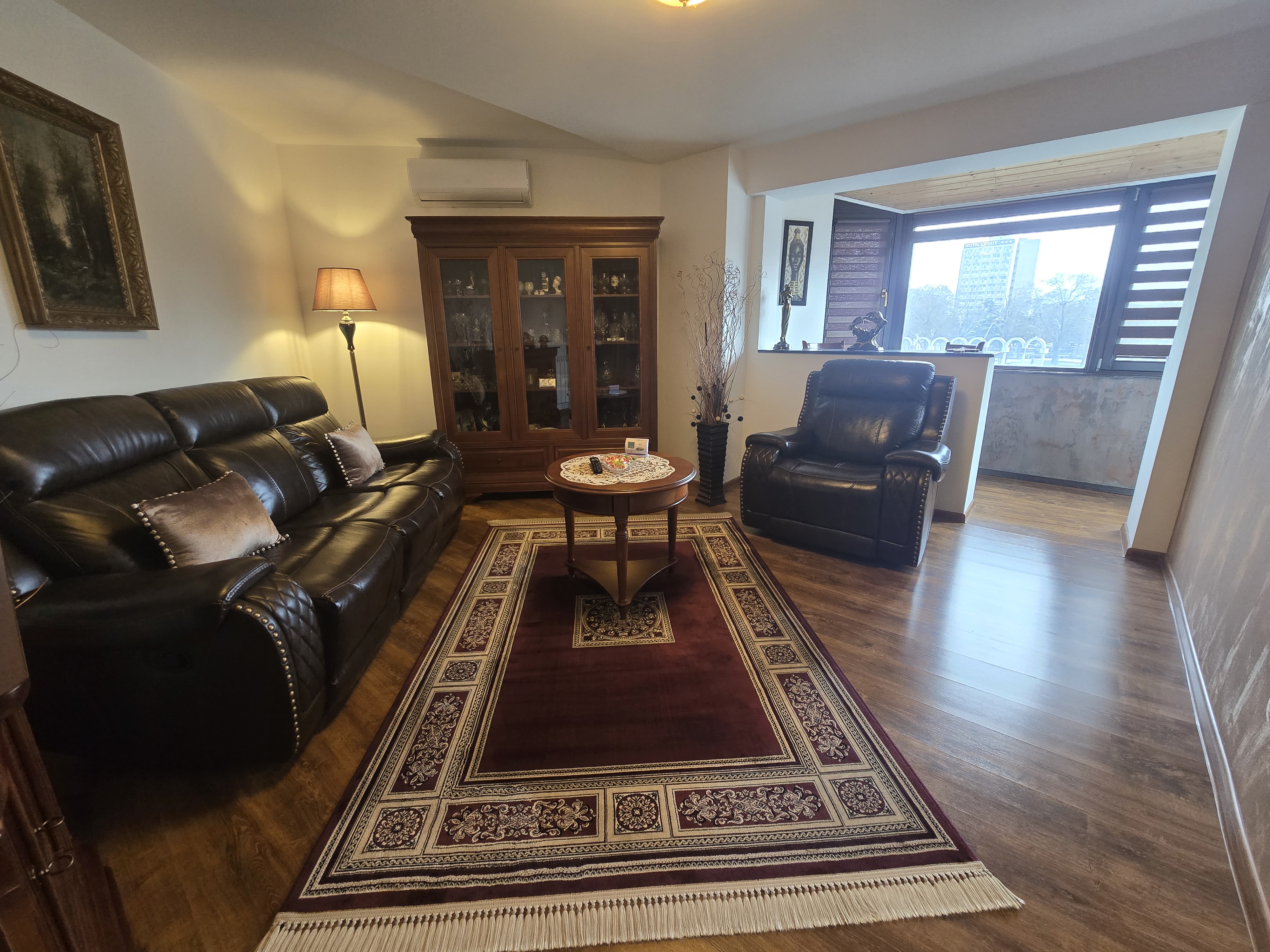 Apartament 2 Camere M-uri, Vedere spre Catedrala, Complet Renovat - foto 3