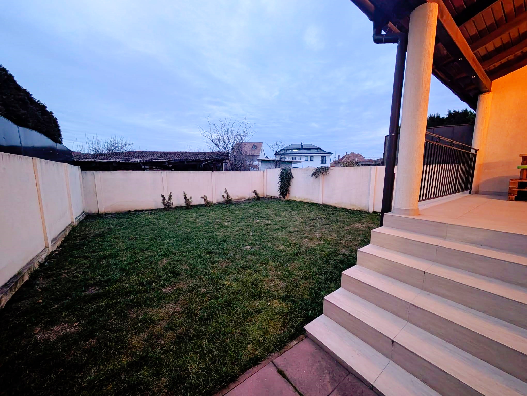 Casă tip înșiruit, D+P+M, 4 camere, garaj, 214 mp teren, zona Centru - foto 2