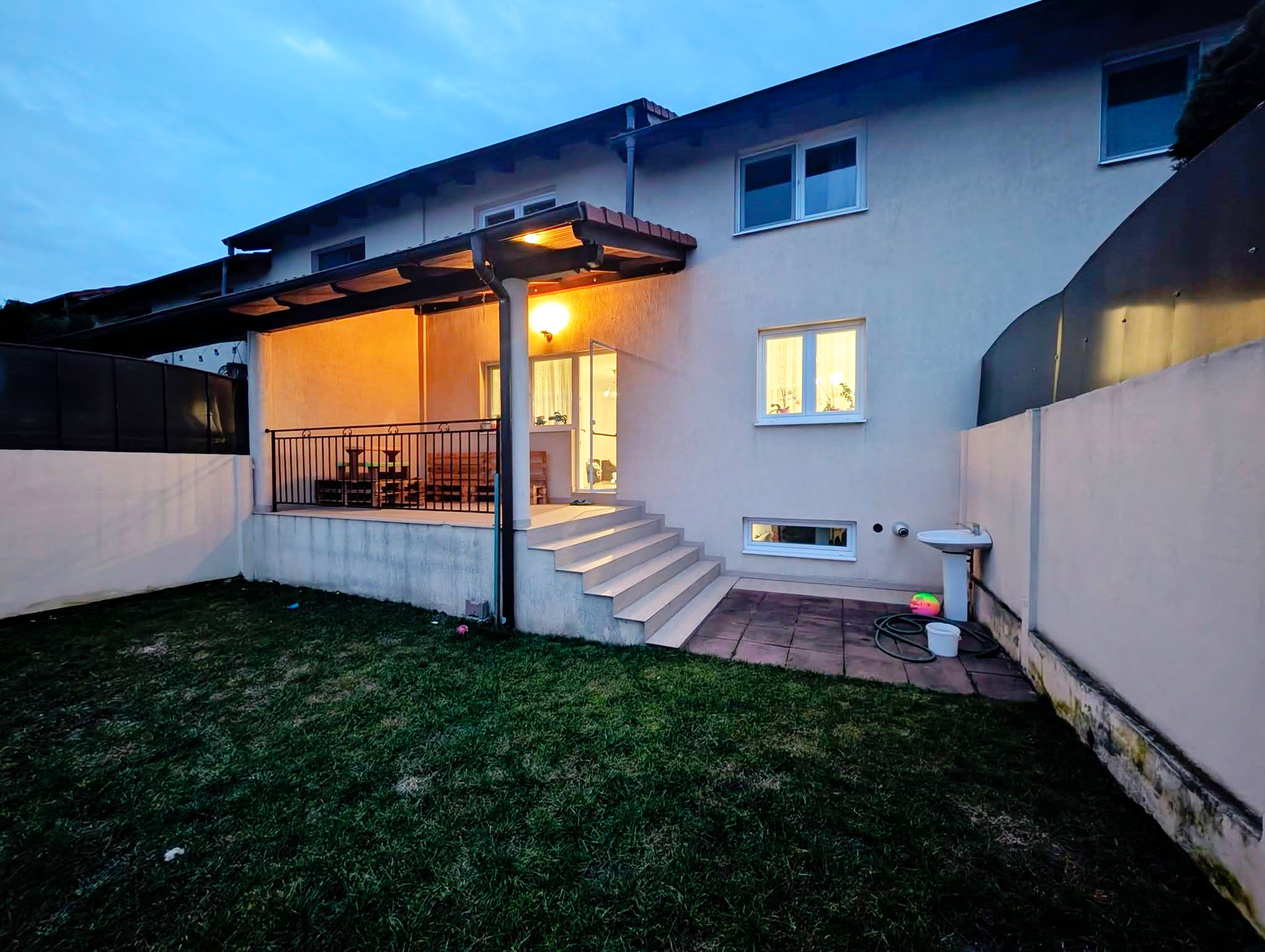 Casă tip înșiruit, D+P+M, 4 camere, garaj, 214 mp teren, zona Centru - foto 3