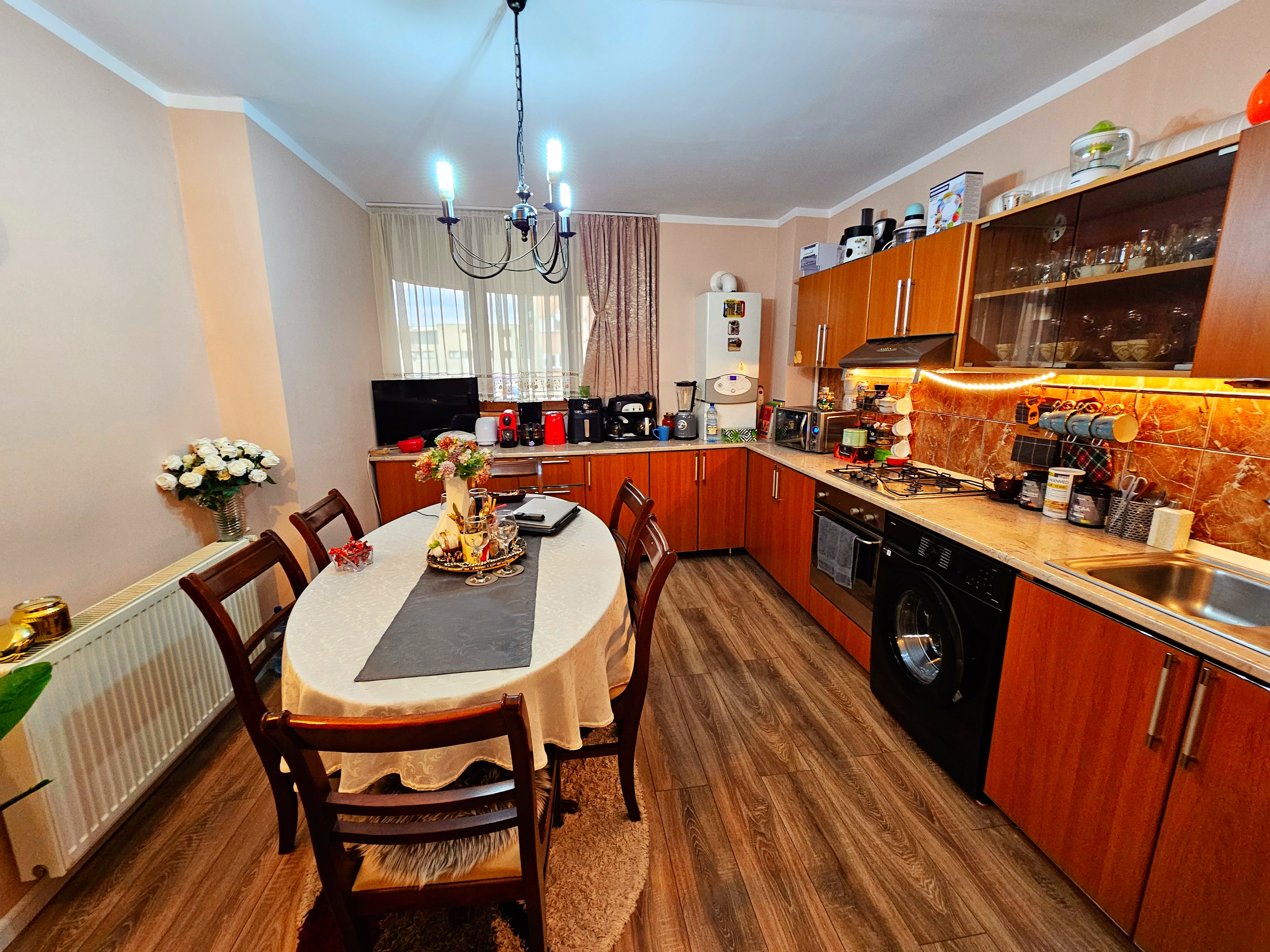 Apartament 4 camere, 87 mp utili, mobilat, utilat, et. 1, ultracentral - foto 2