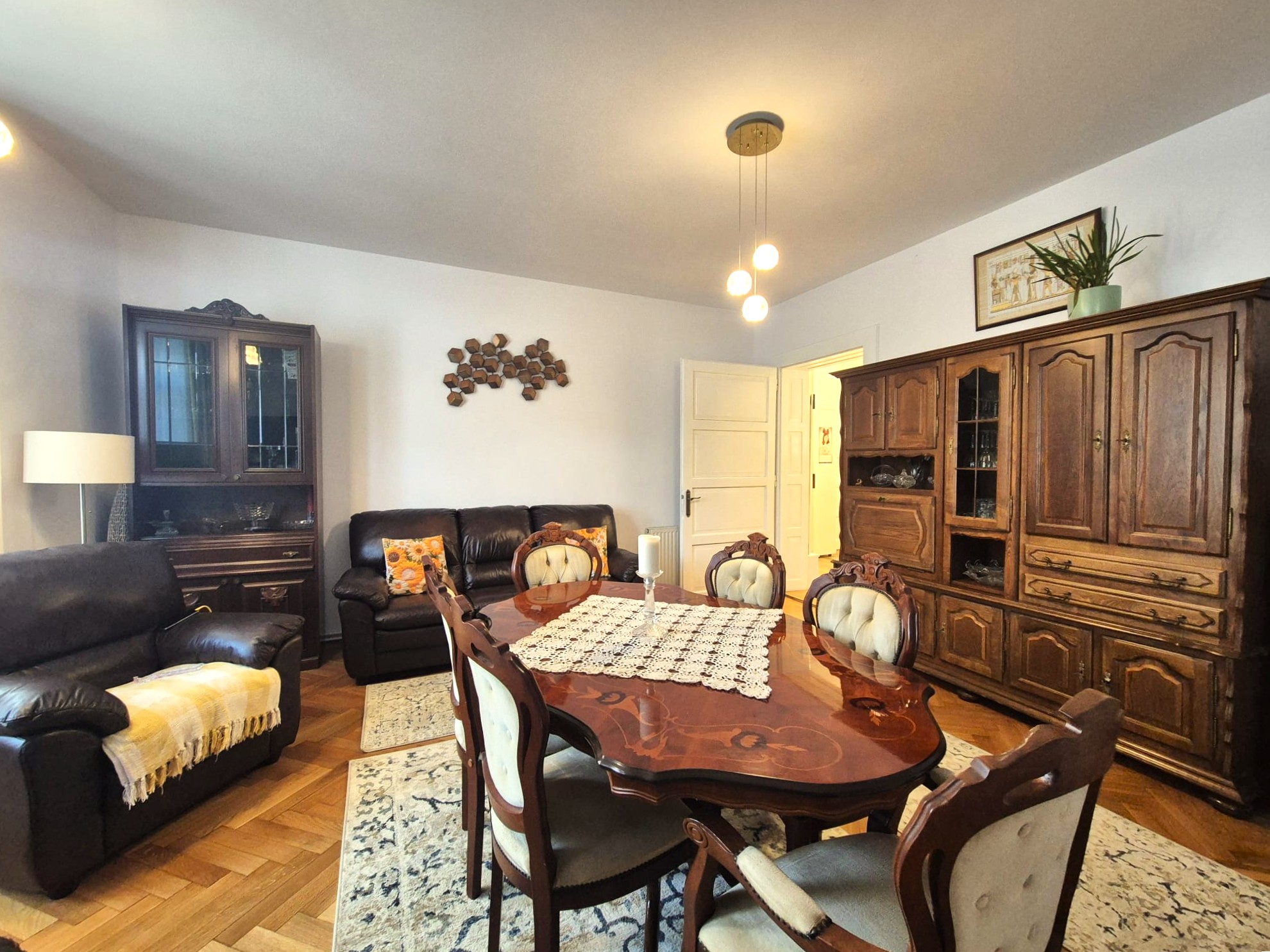 Piața de Miercuri, casă singură în curte, renovată 2025 - foto 4