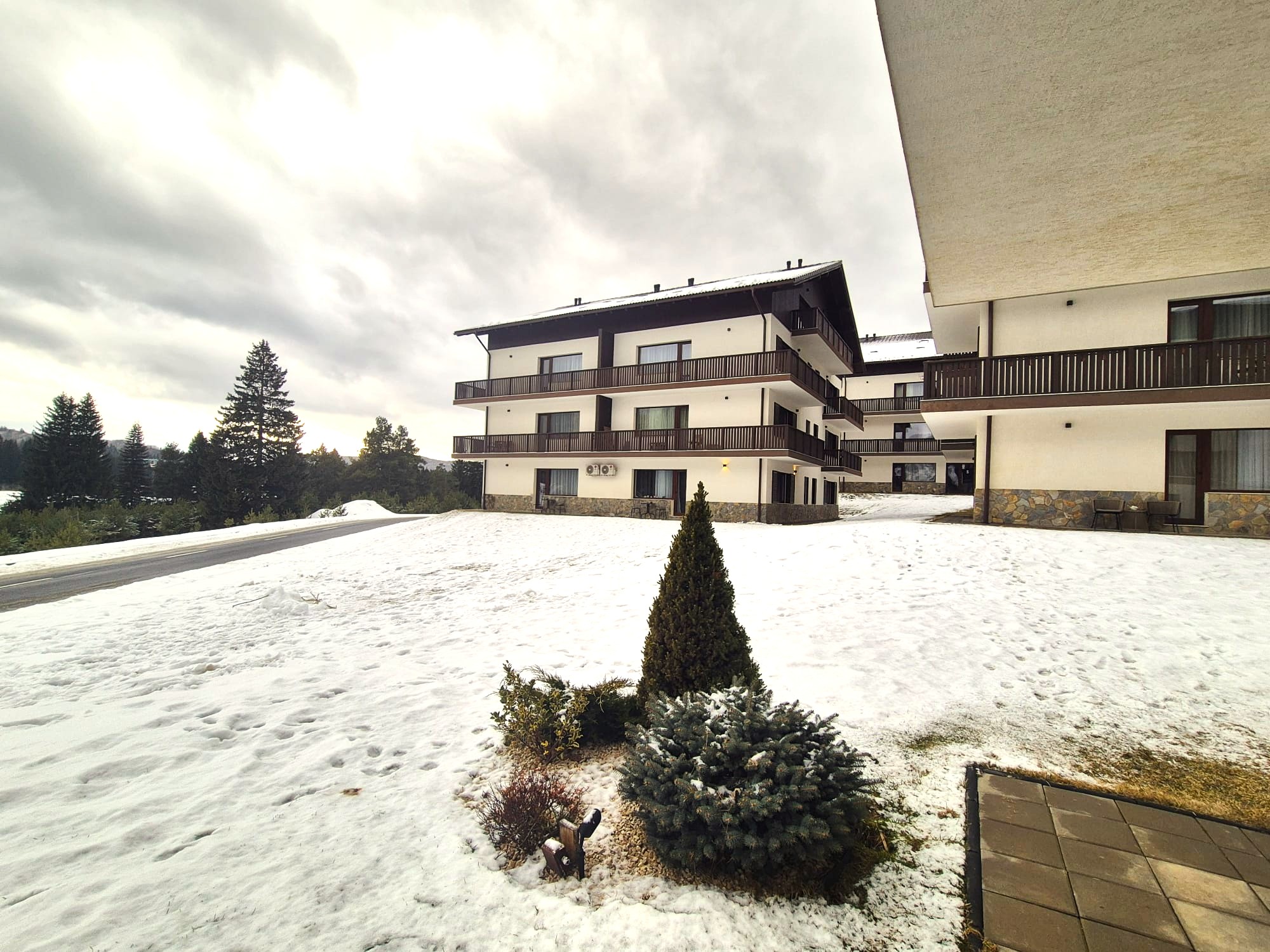 Apartamente în vilă construite în 2024, cu priveliște spre Postăvaru. - foto 3