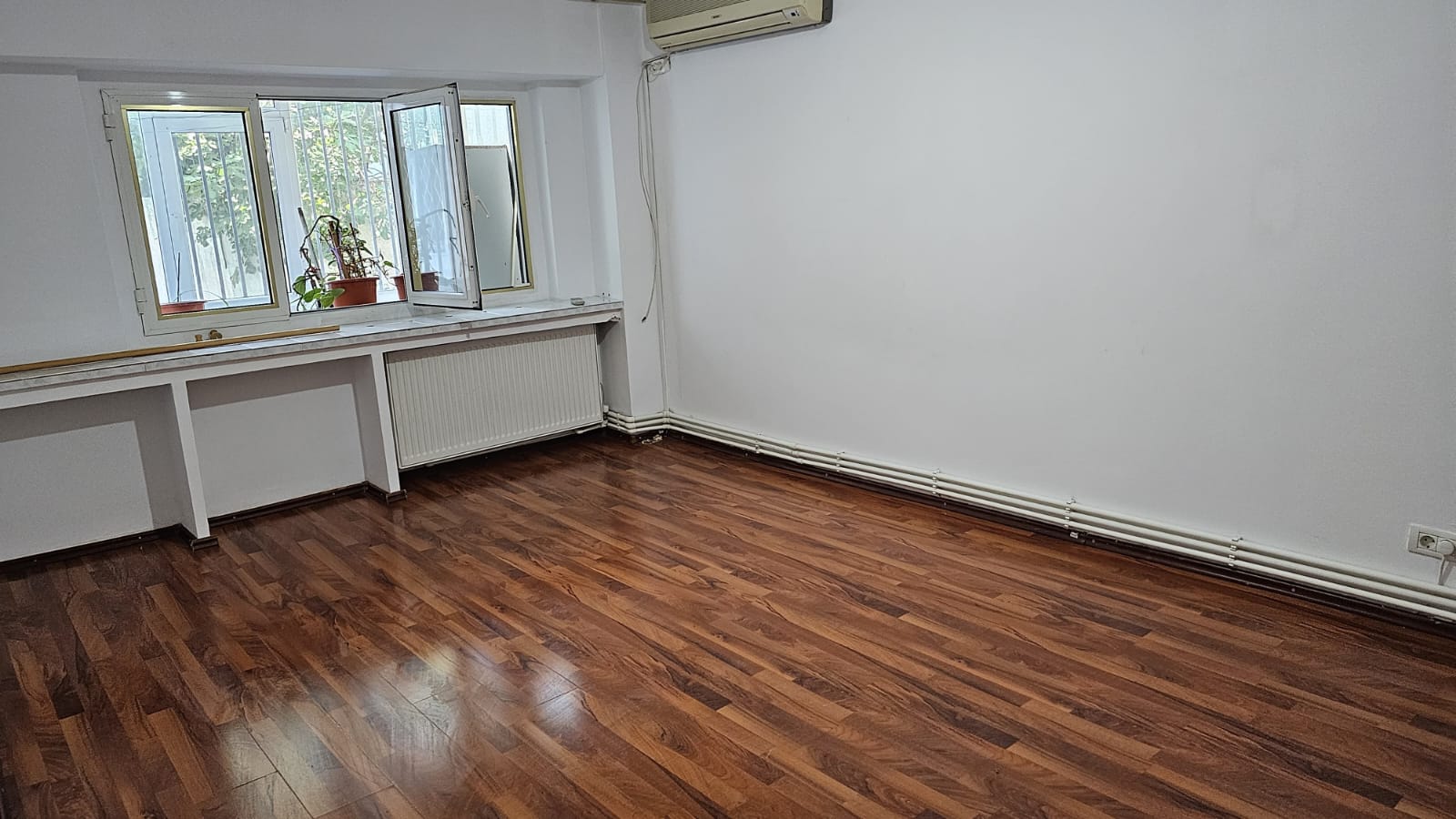 Ultracentral - Spatiu birouri / Comercial de inchiriat (COD08)