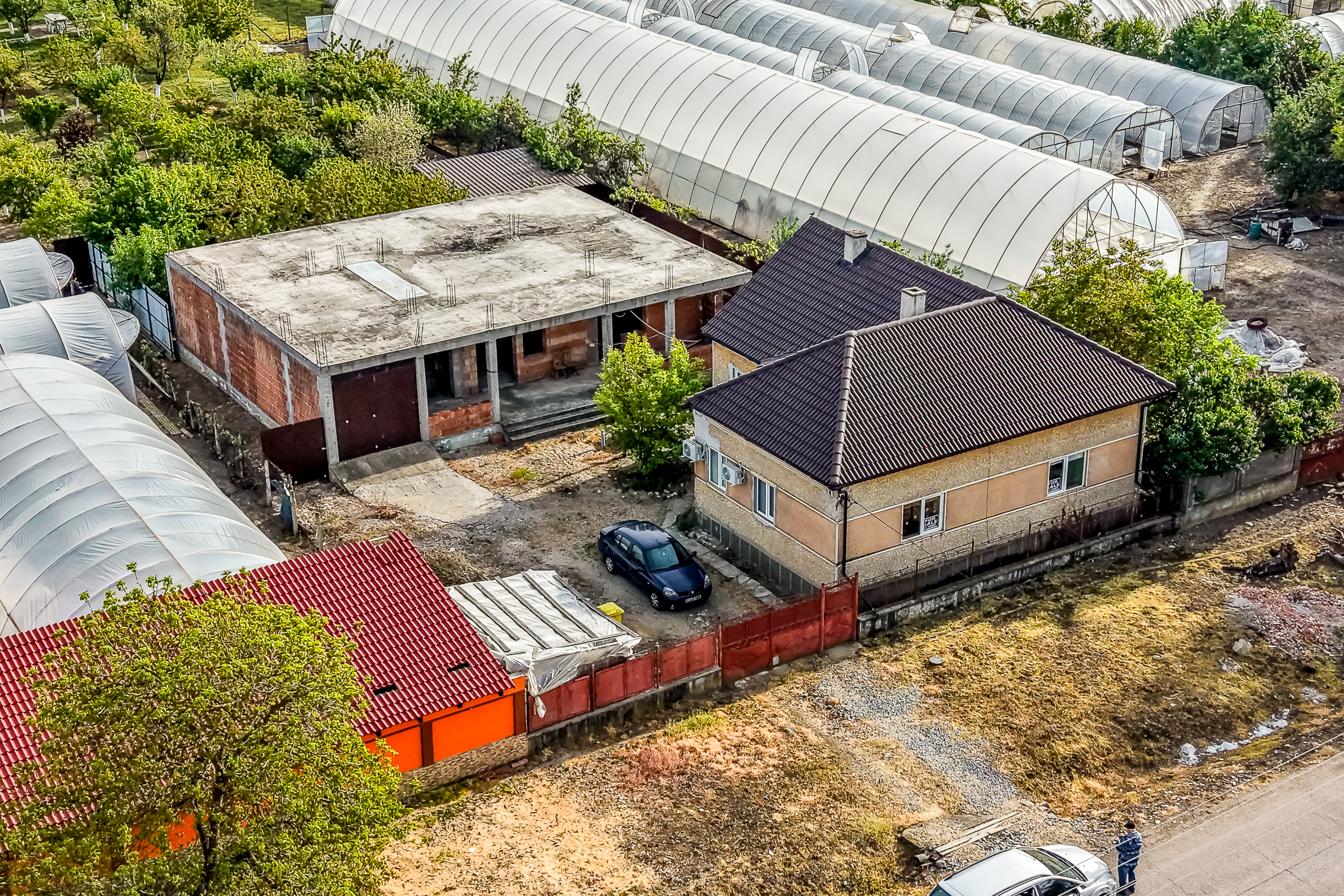 Casă finisată + casă în construcție, la același preț!