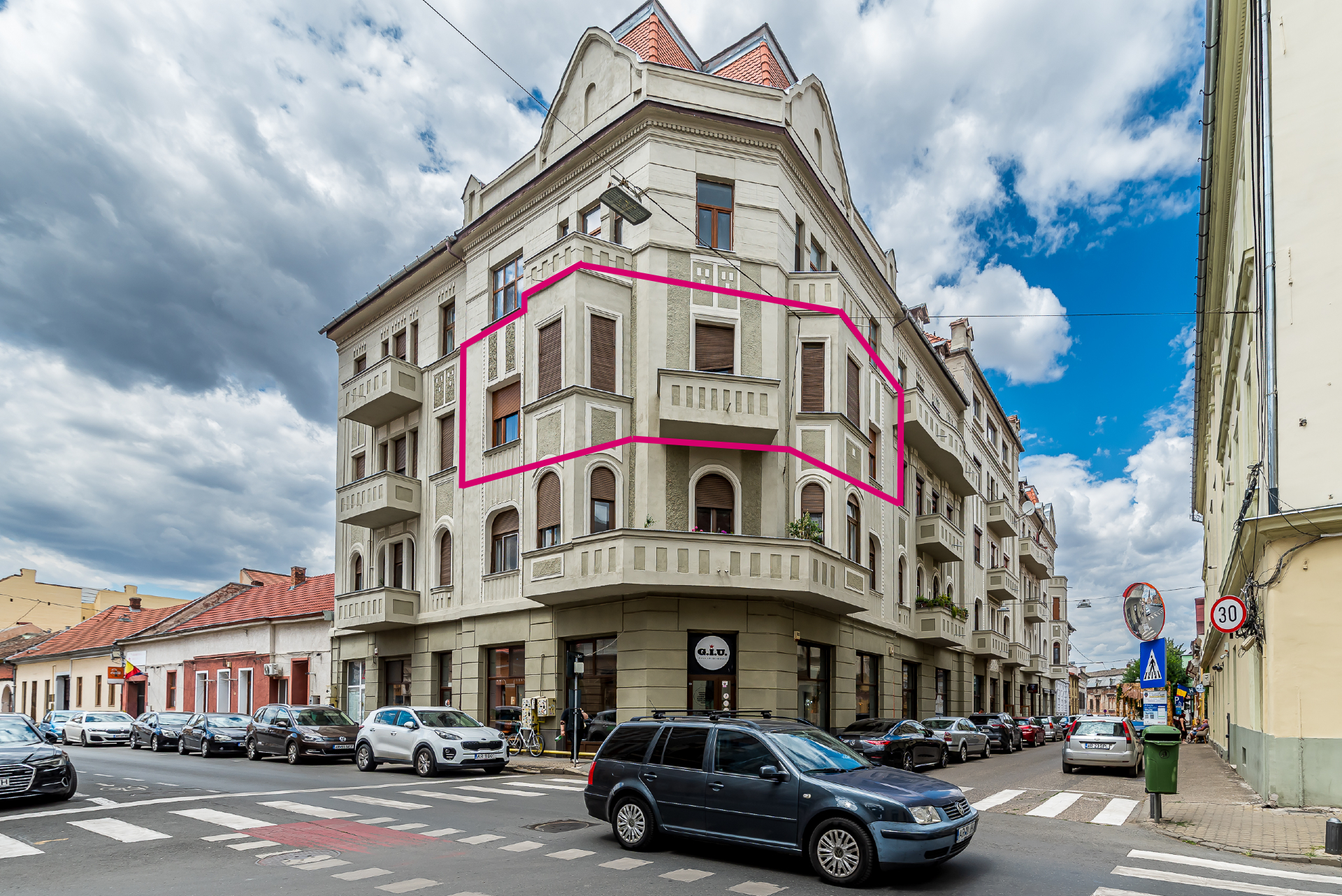 Rezervat Apartament ultracentral cu 4 camere decomandat